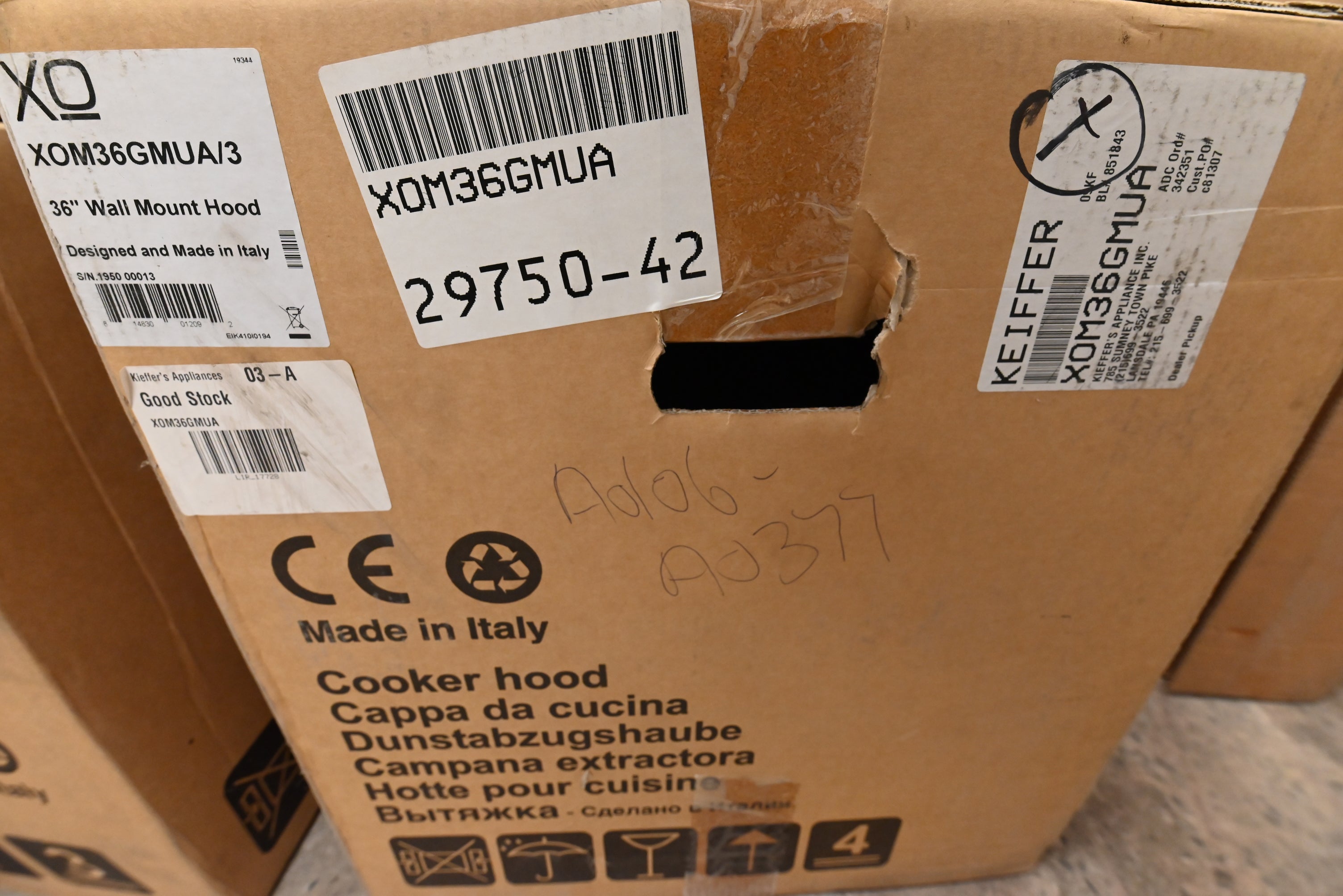 XO XOM36GMUA 36" Wall Mount Glass Canopy Chimney Range Hood