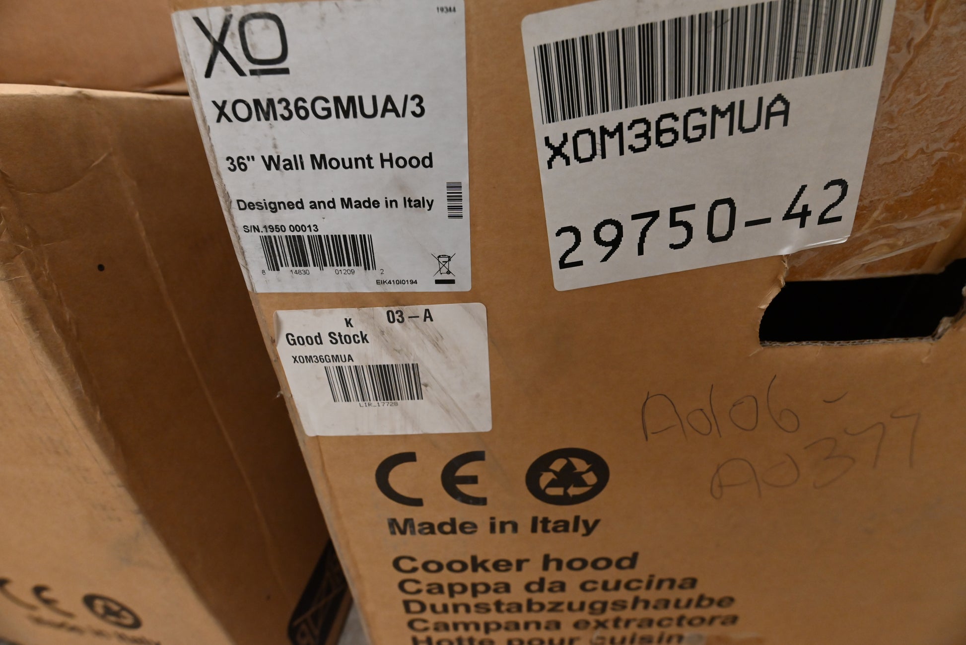 XO XOM36GMUA 36" Wall Mount Glass Canopy Chimney Range Hood