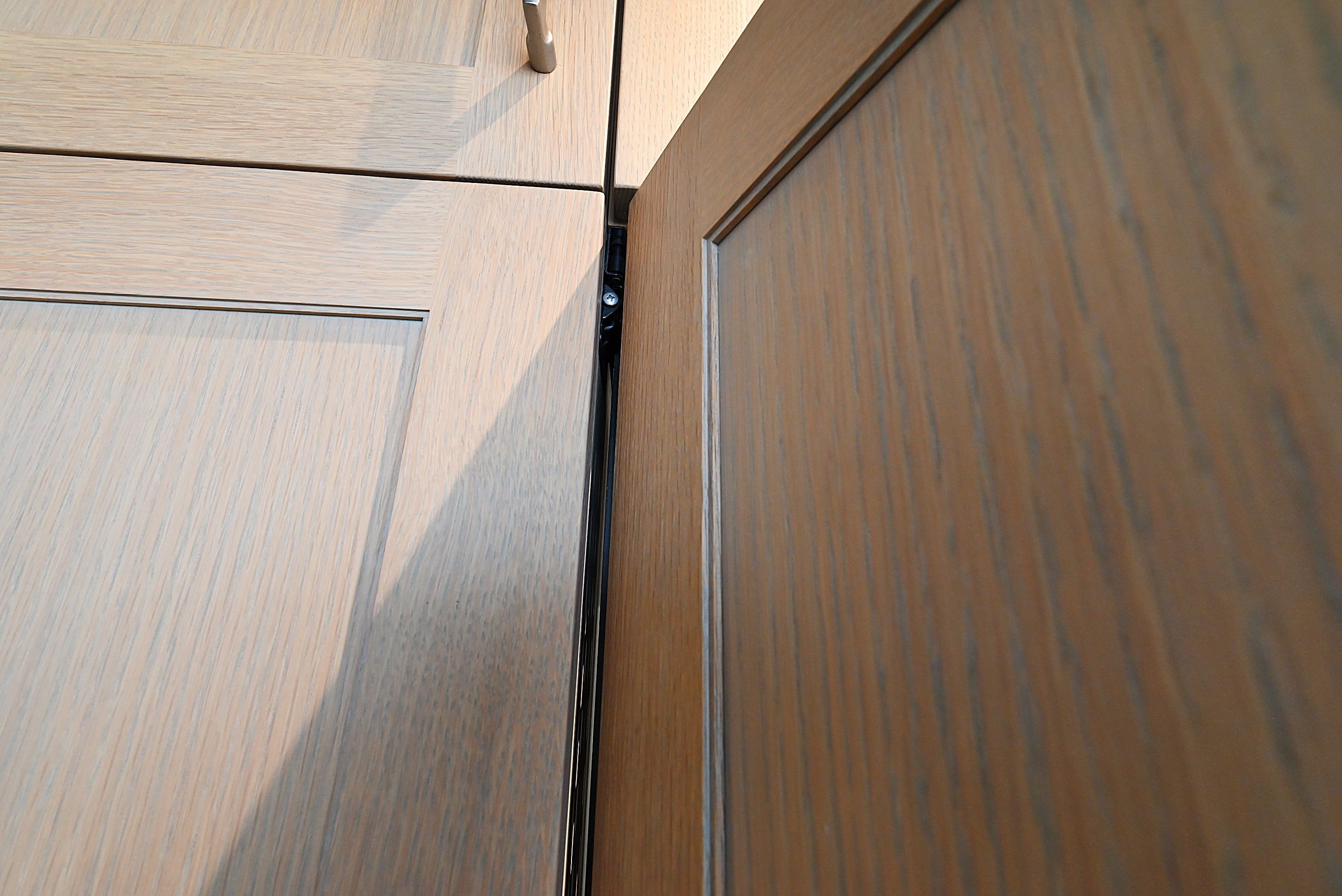 Quality Custom Marble & Onyx Flair Transitional Showroom Display Kitchen