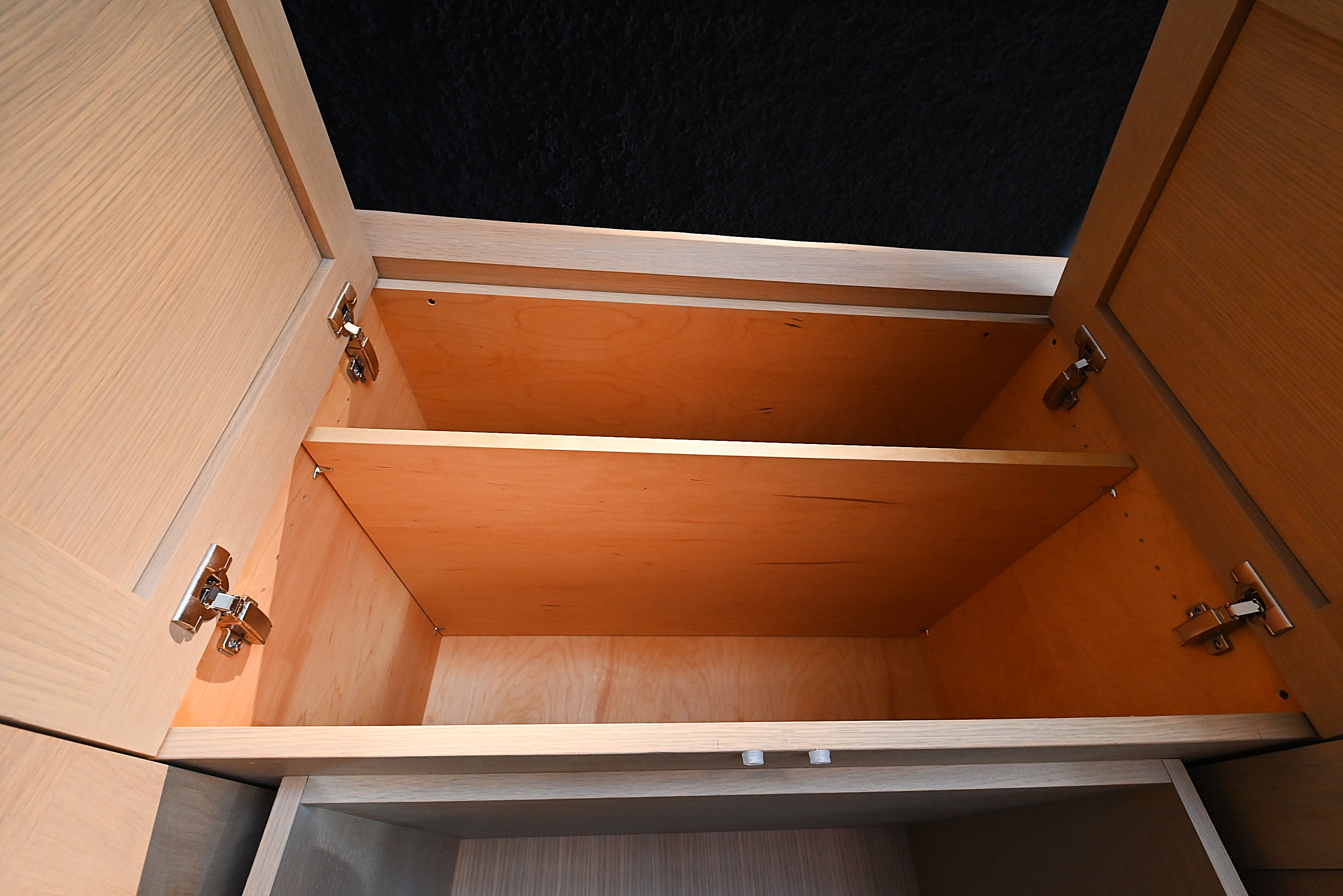 Quality Custom Marble & Onyx Flair Transitional Showroom Display Kitchen