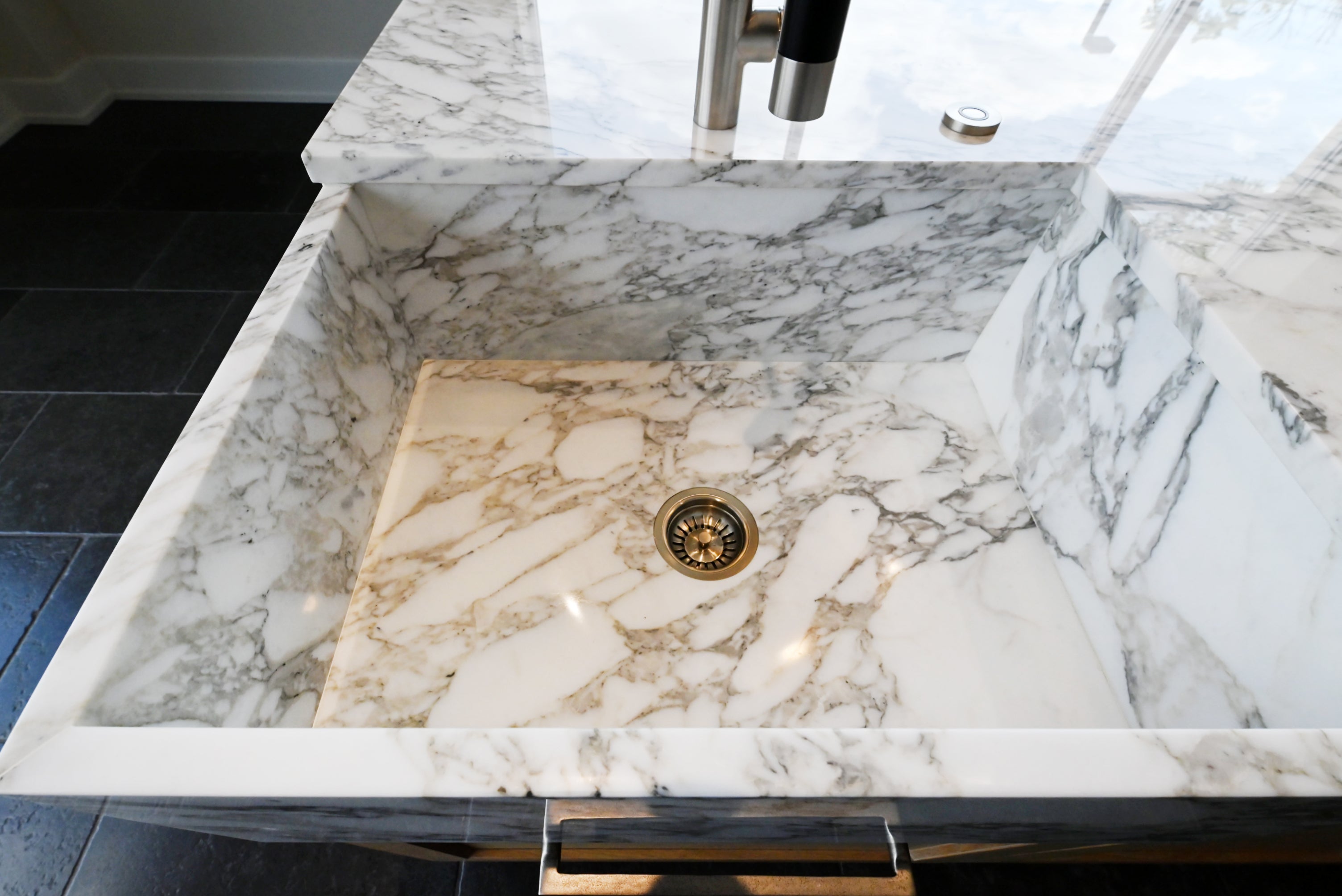 Quality Custom Marble & Onyx Flair Transitional Showroom Display Kitchen