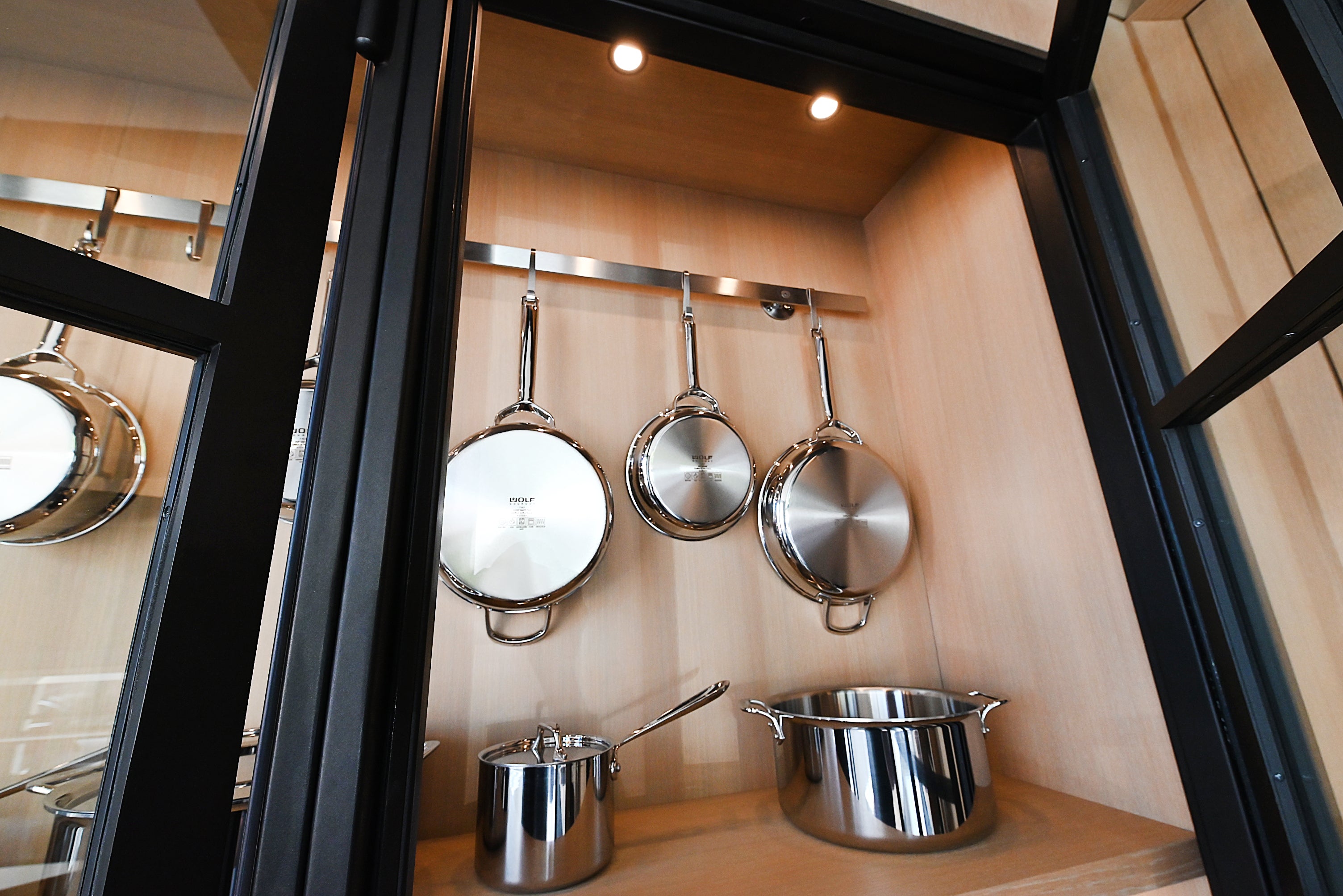 Quality Custom Marble & Onyx Flair Transitional Showroom Display Kitchen