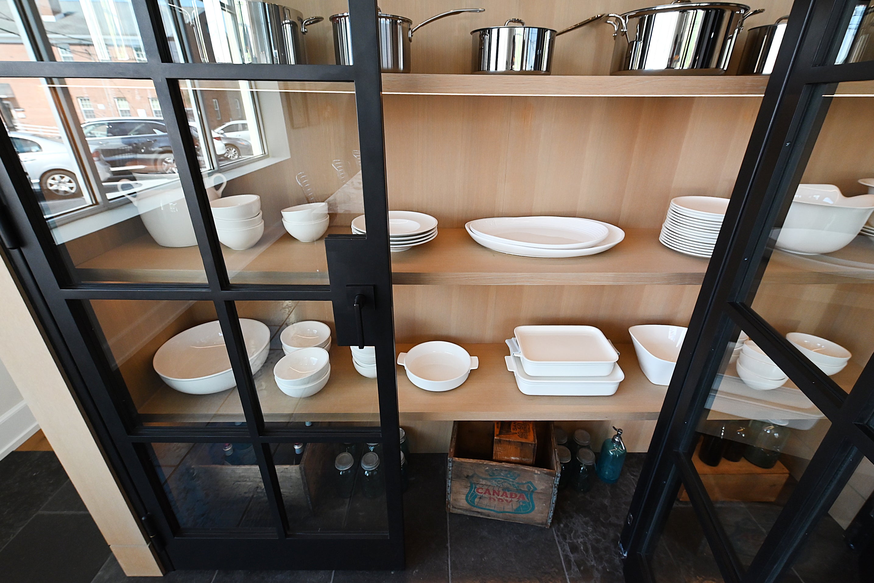 Quality Custom Marble & Onyx Flair Transitional Showroom Display Kitchen