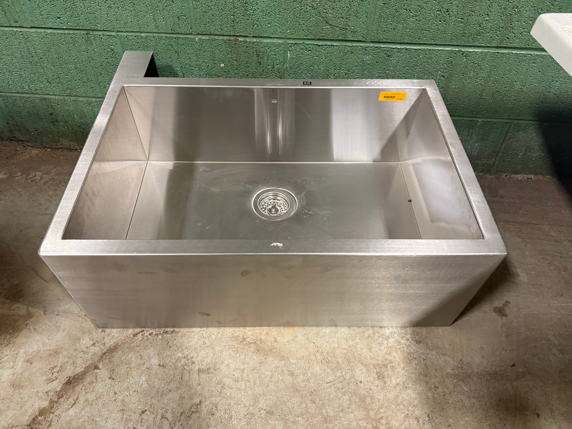 Julien Social Corner 31.5" Stainless Steel Farmhouse Kitchen Sink with Left Corner Apron