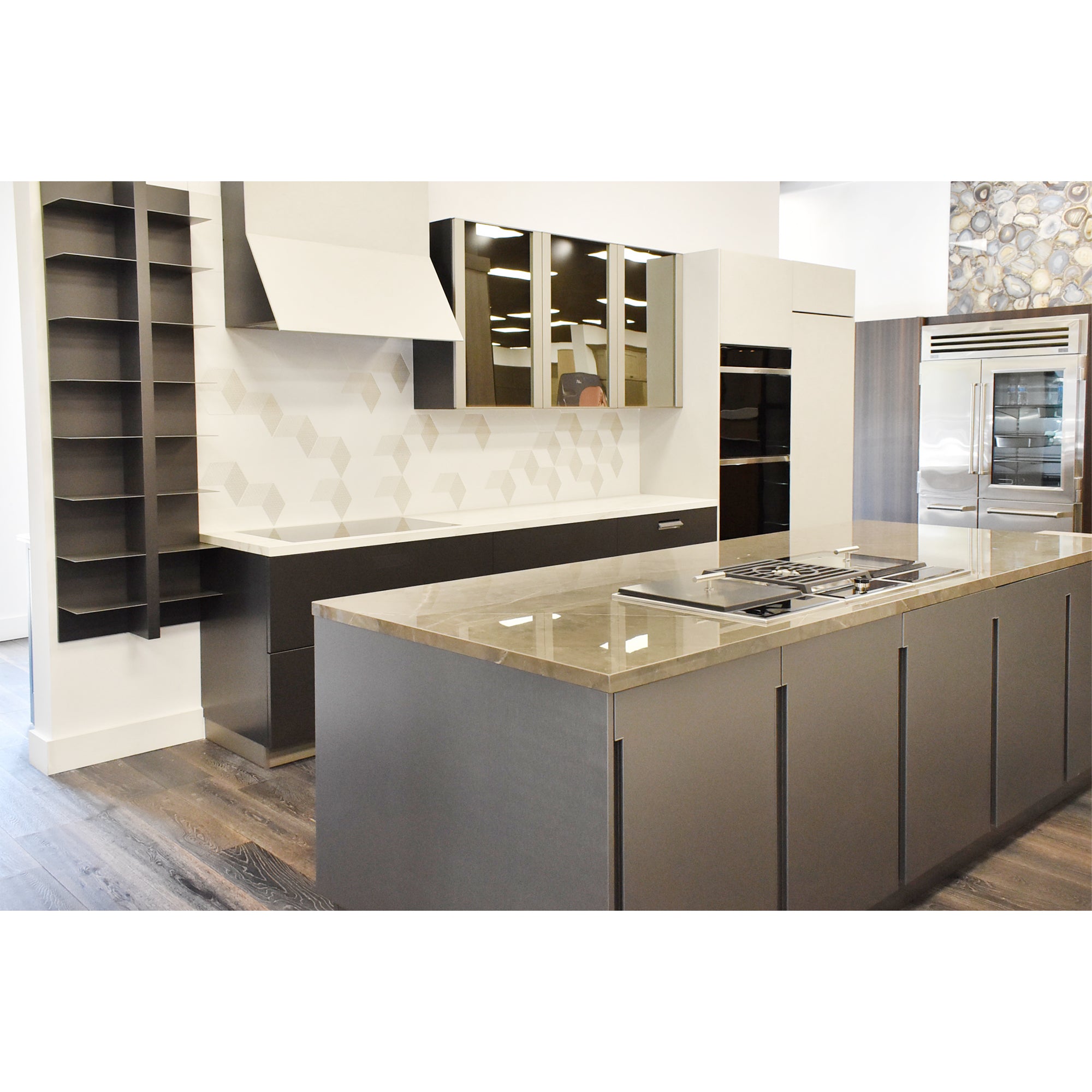 Composit Celine White Modern Showroom Display Kitchen