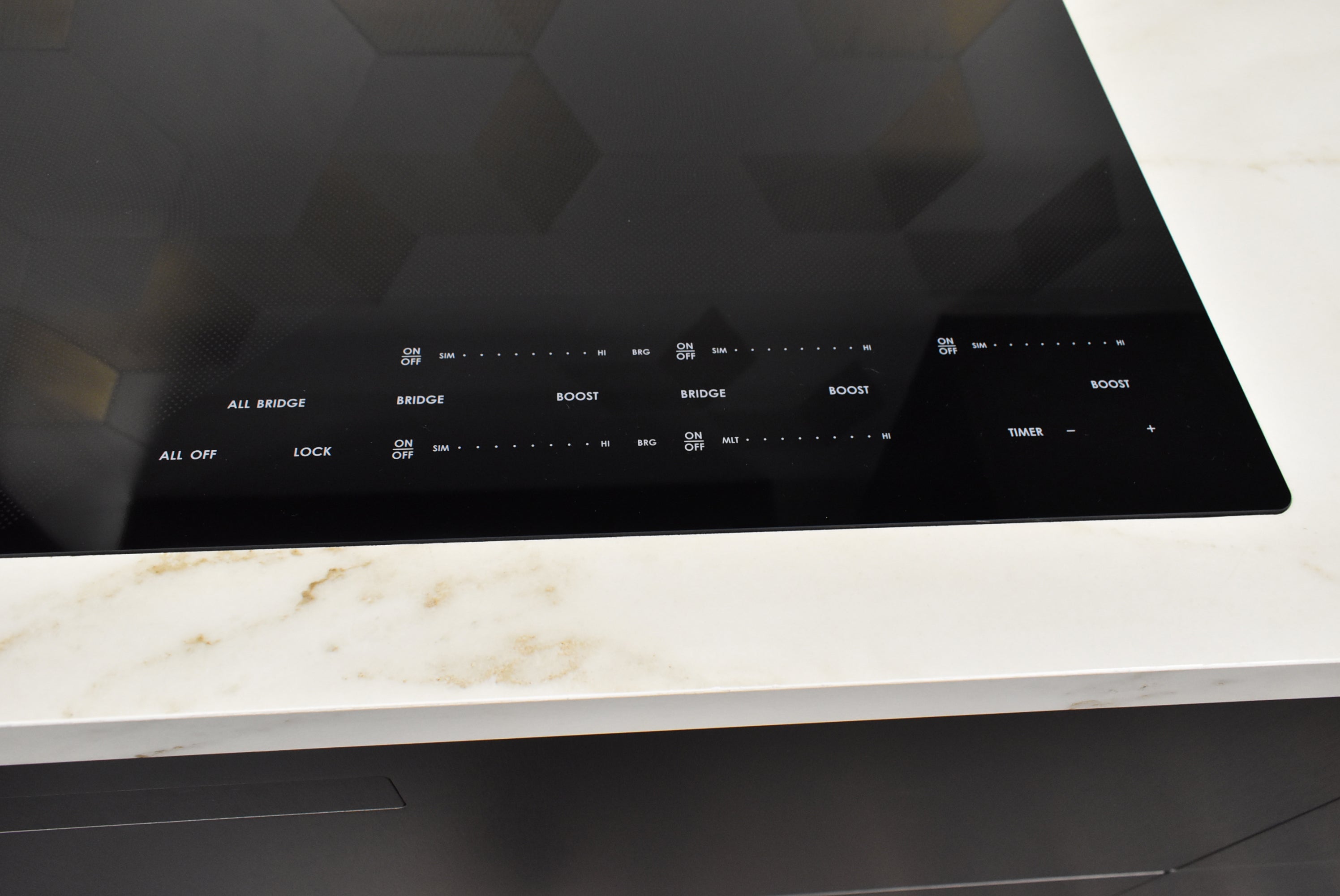 Composit Celine White Modern Showroom Display Kitchen