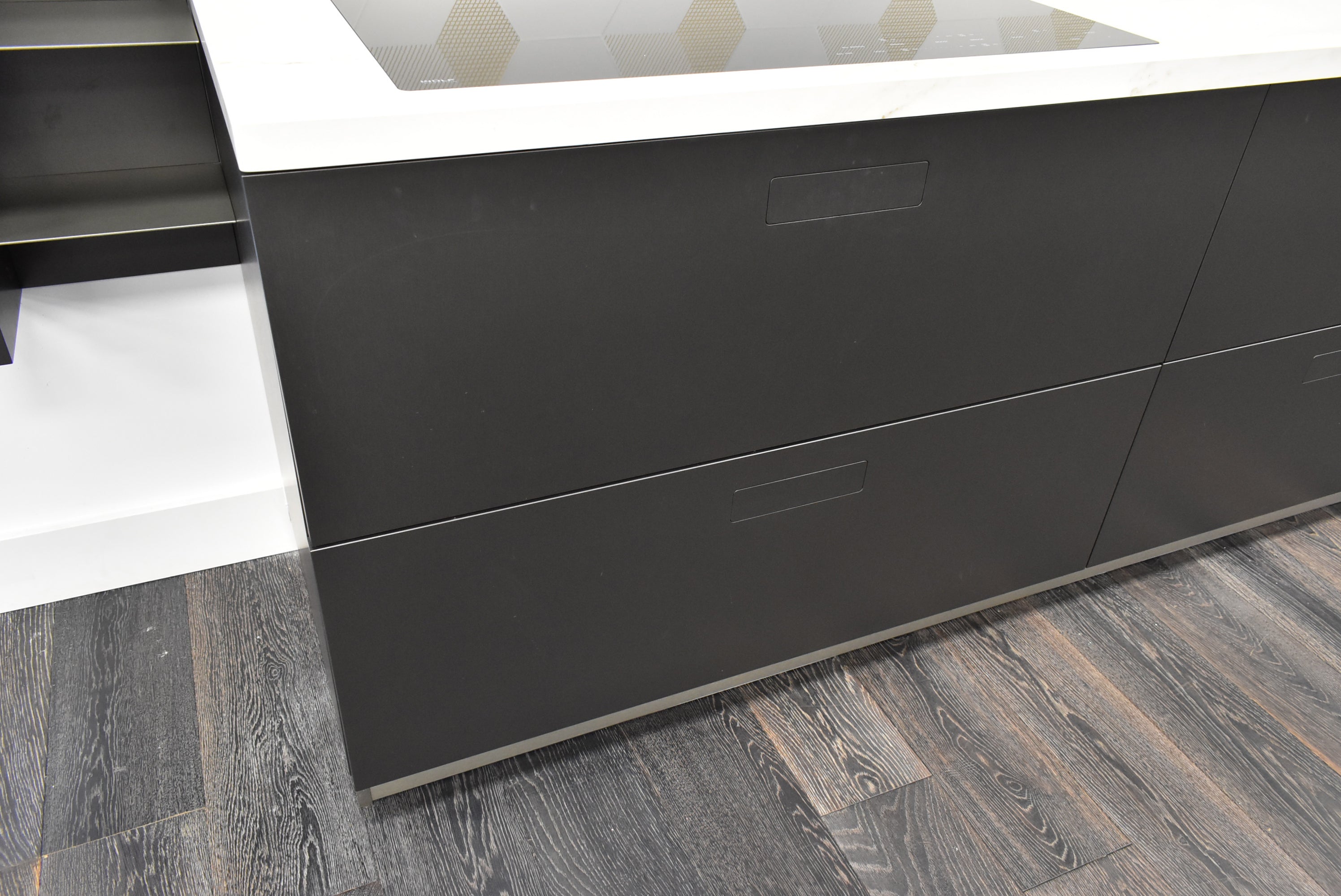 Composit Celine White Modern Showroom Display Kitchen