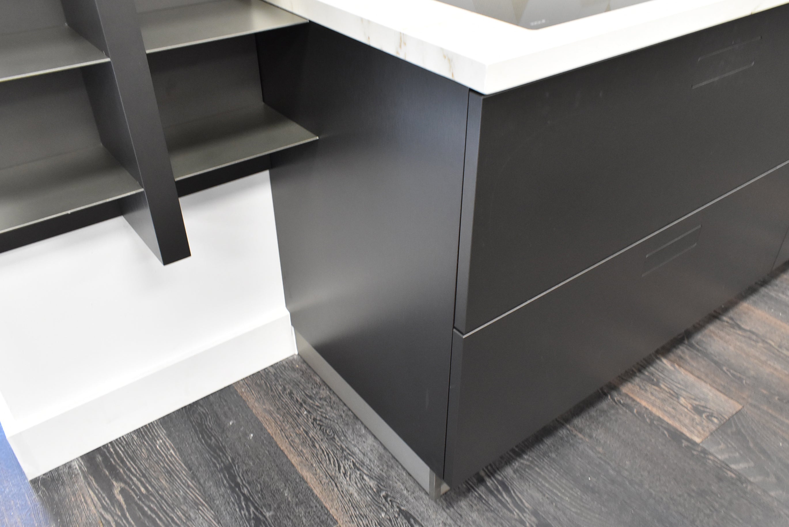 Composit Celine White Modern Showroom Display Kitchen