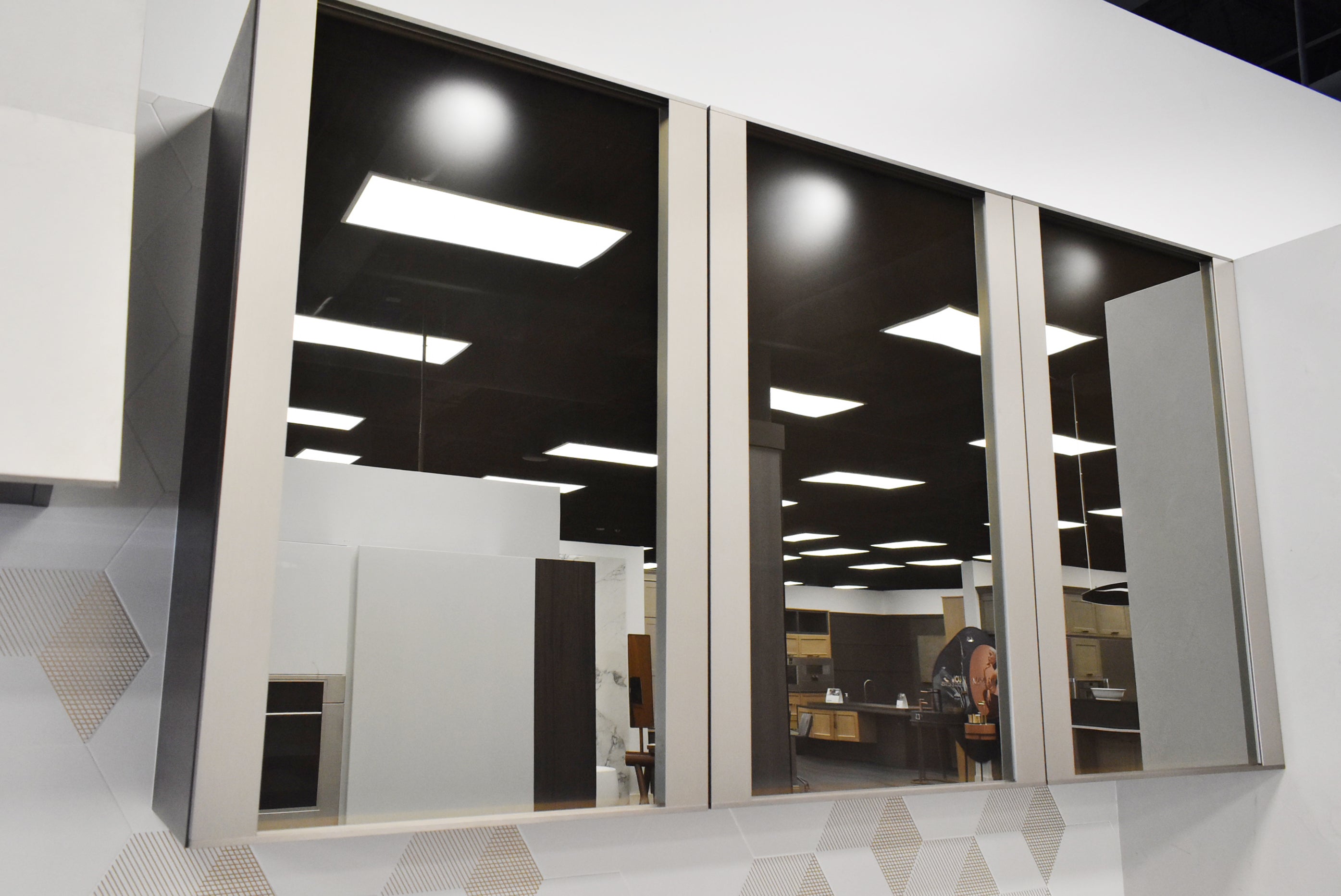 Composit Celine White Modern Showroom Display Kitchen