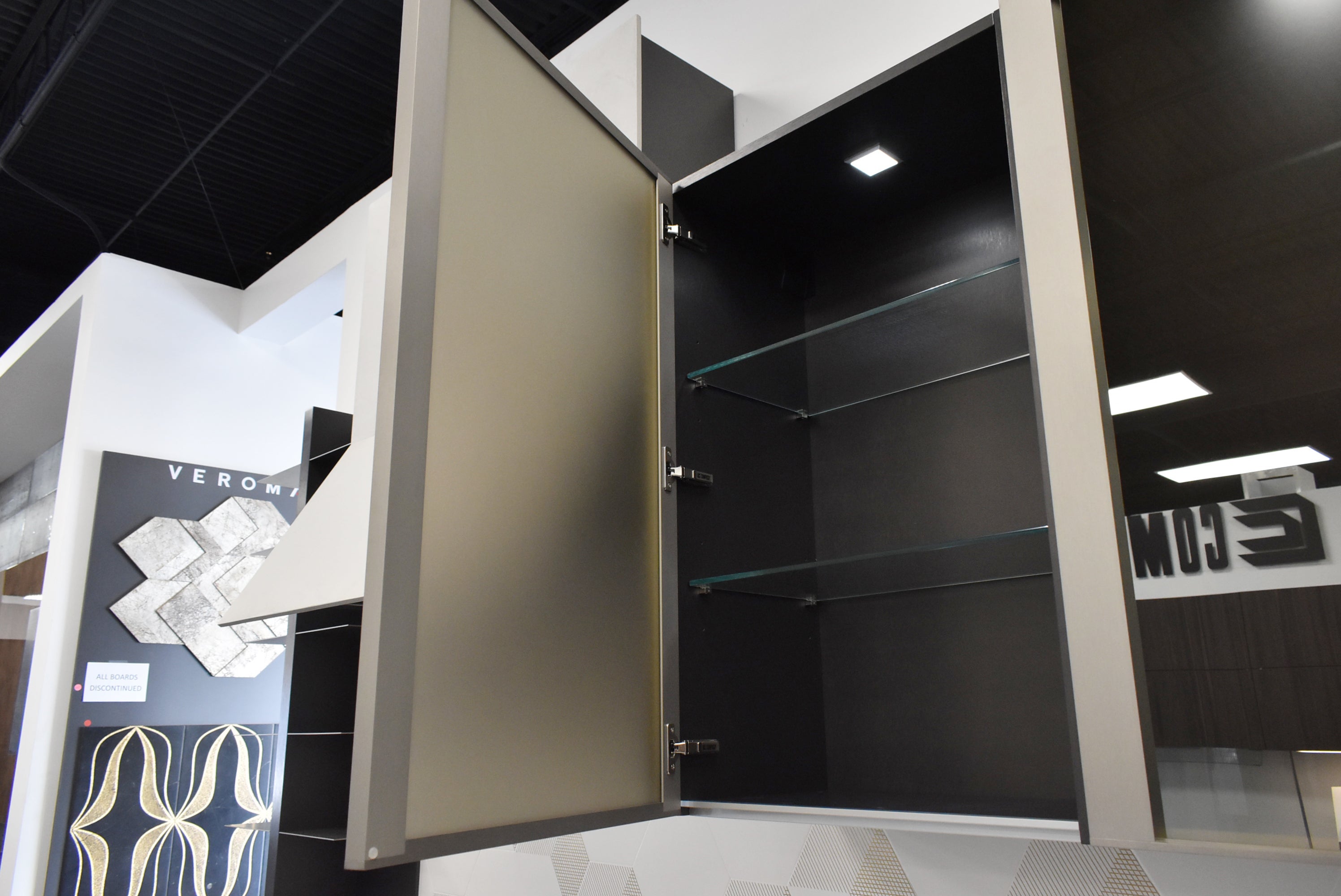 Composit Celine White Modern Showroom Display Kitchen