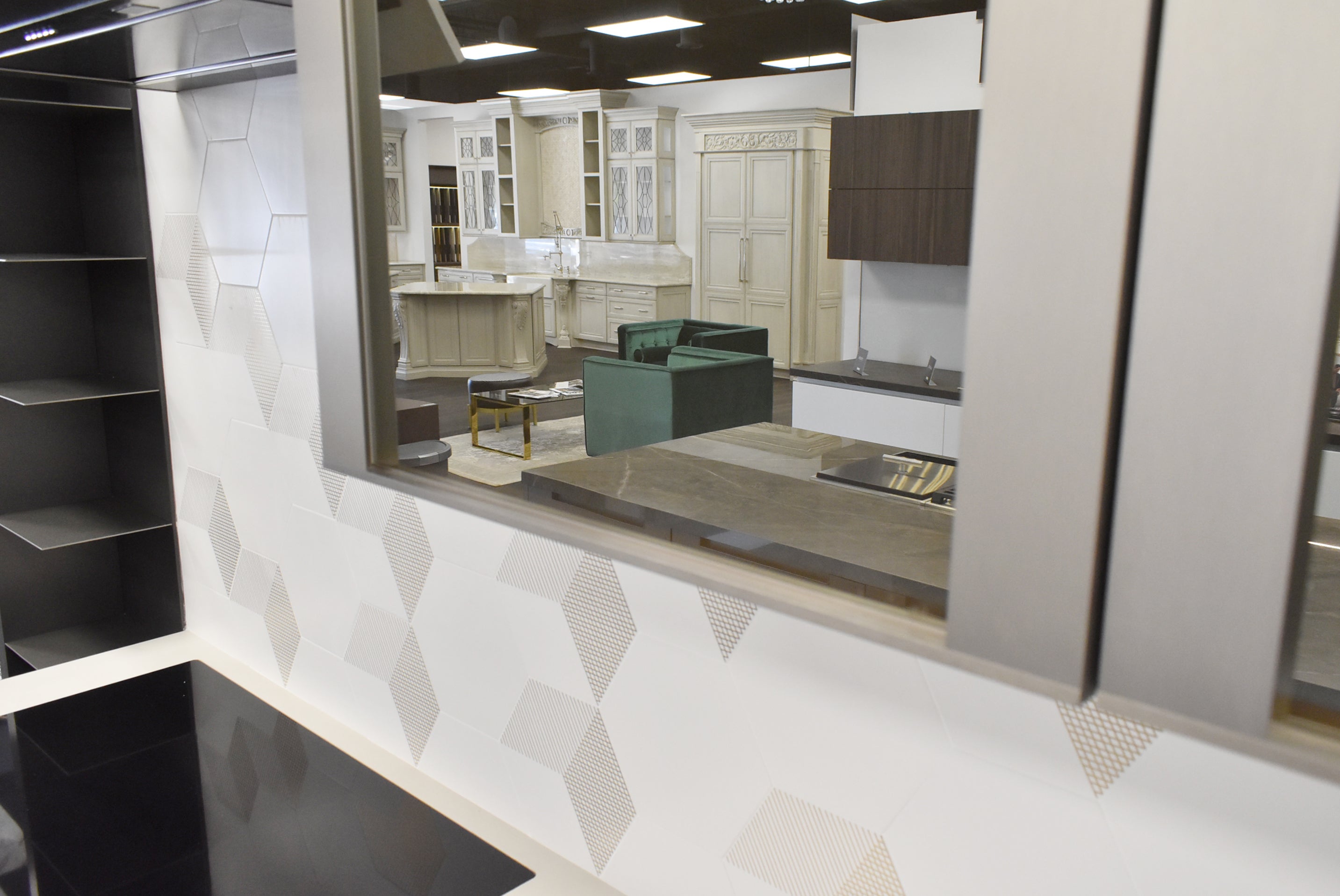 Composit Celine White Modern Showroom Display Kitchen