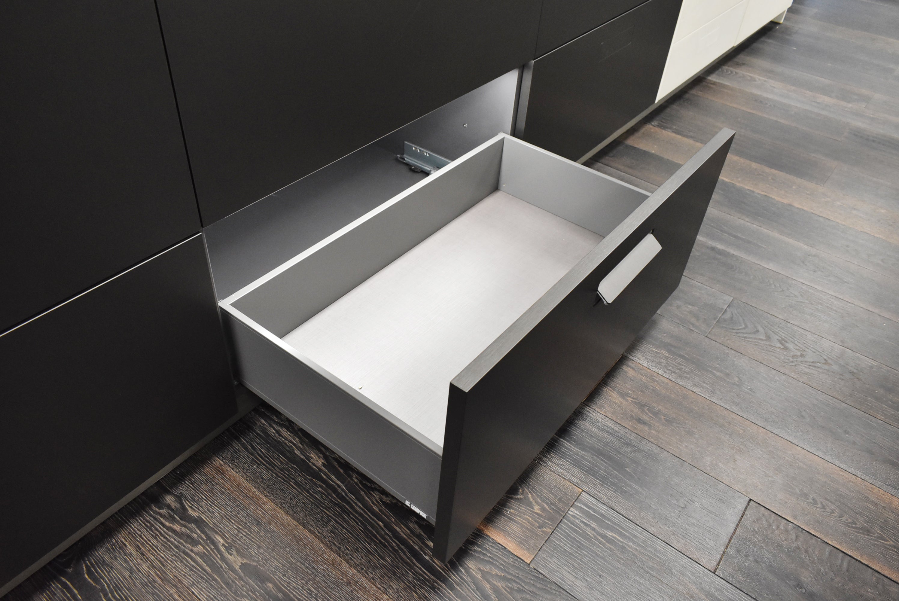 Composit Celine White Modern Showroom Display Kitchen