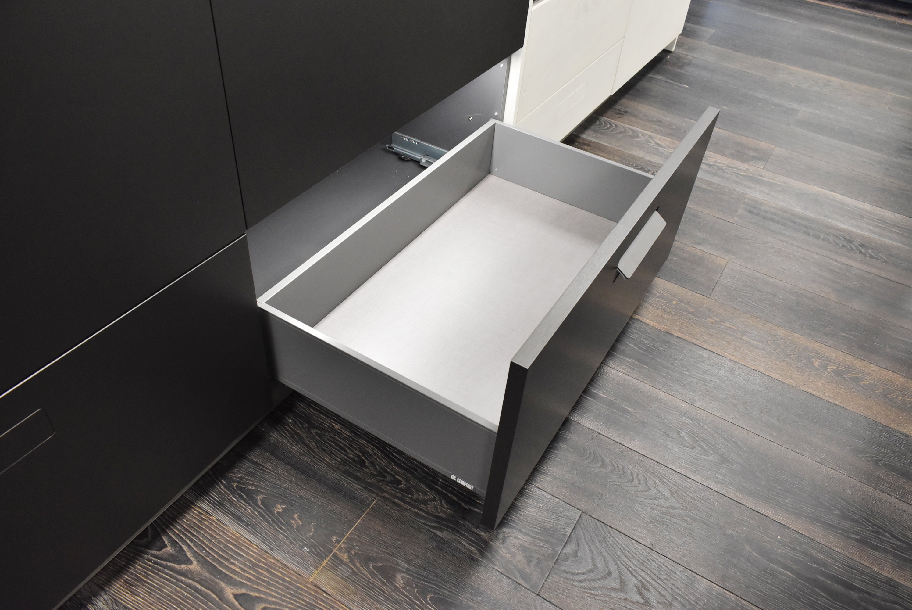 Composit Celine White Modern Showroom Display Kitchen