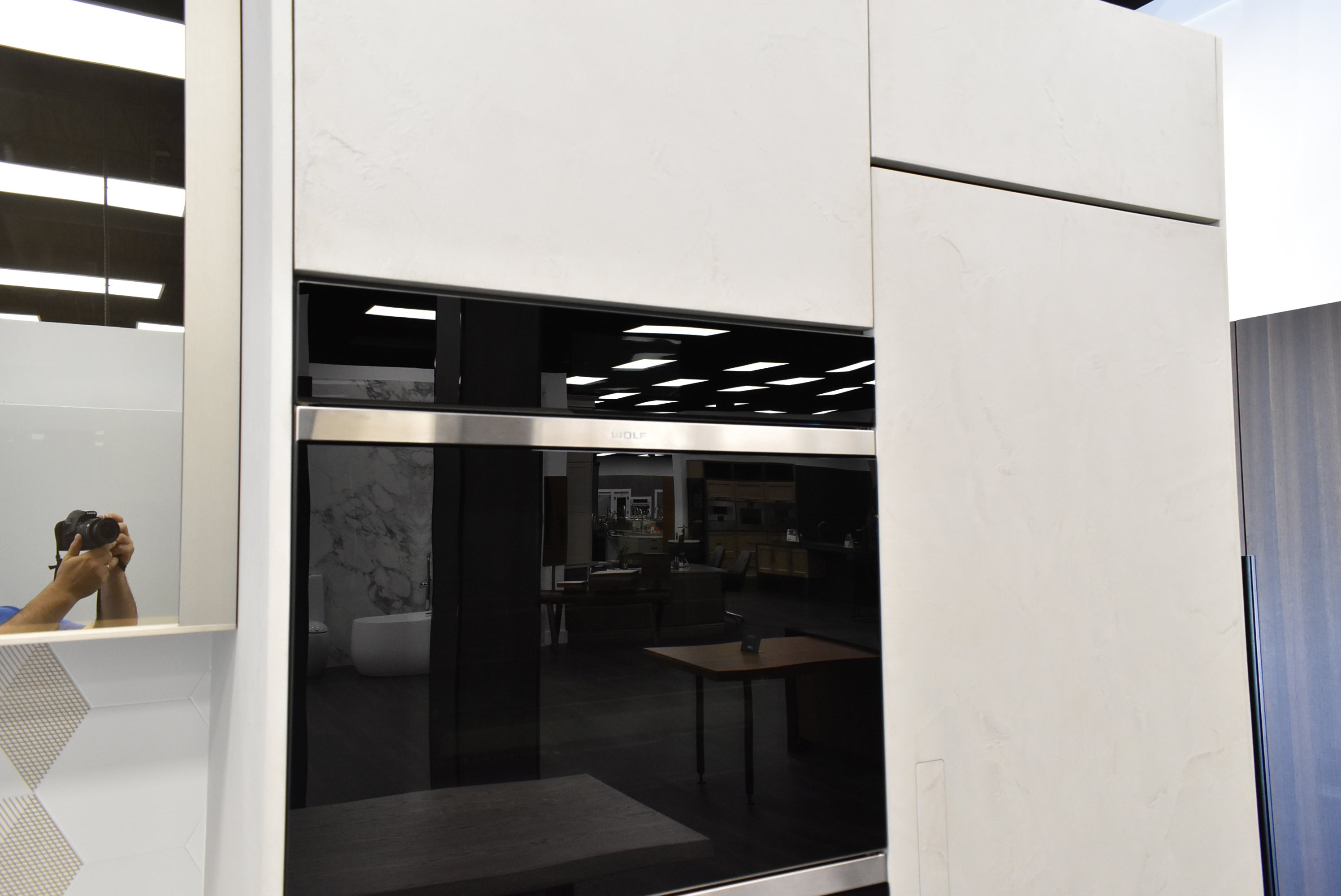 Composit Celine White Modern Showroom Display Kitchen