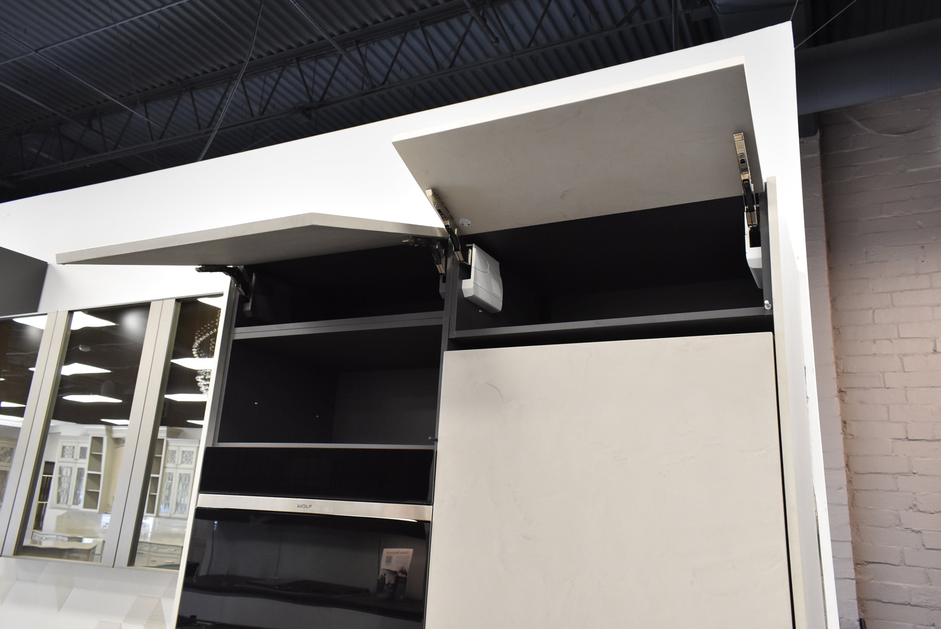 Composit Celine White Modern Showroom Display Kitchen