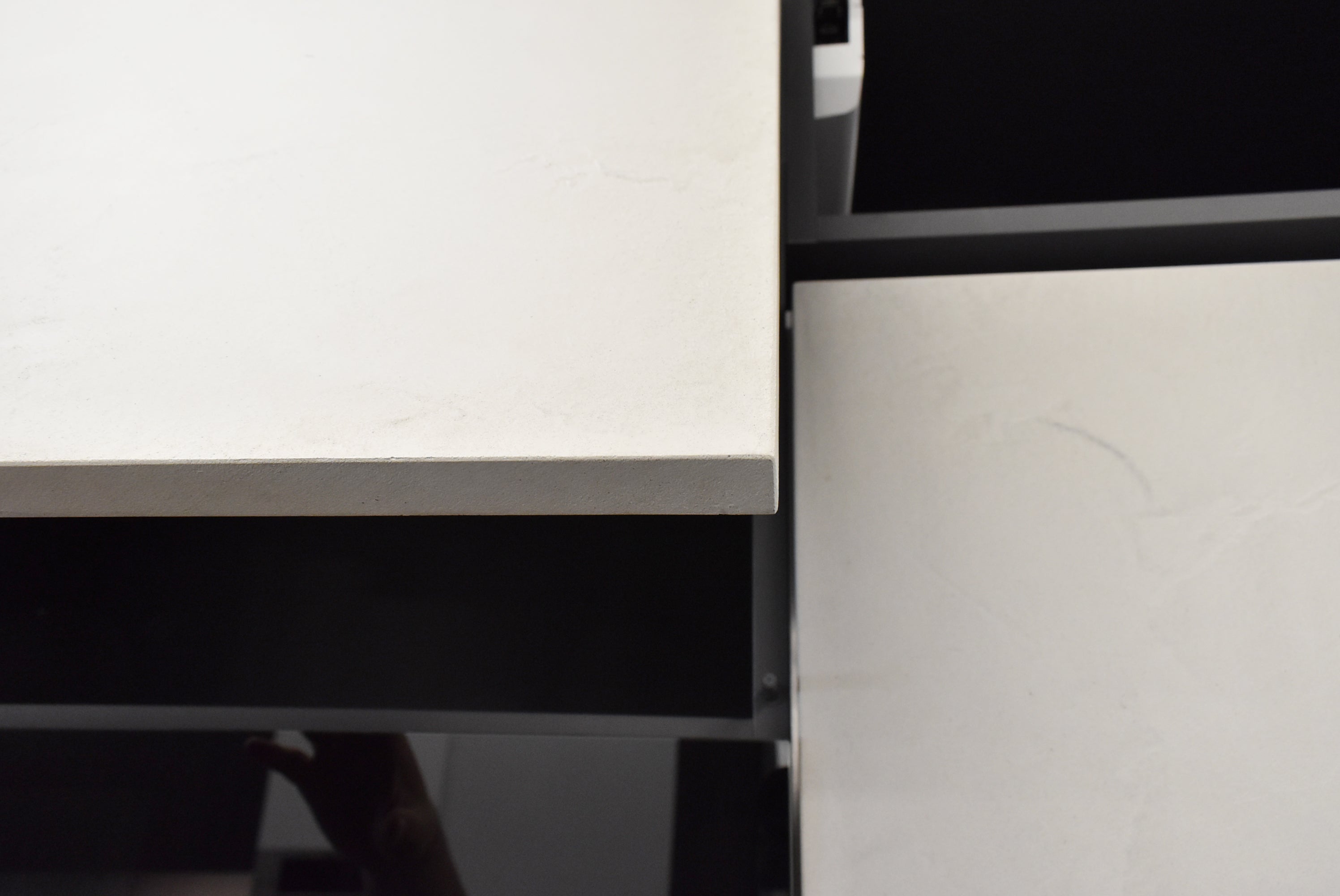 Composit Celine White Modern Showroom Display Kitchen