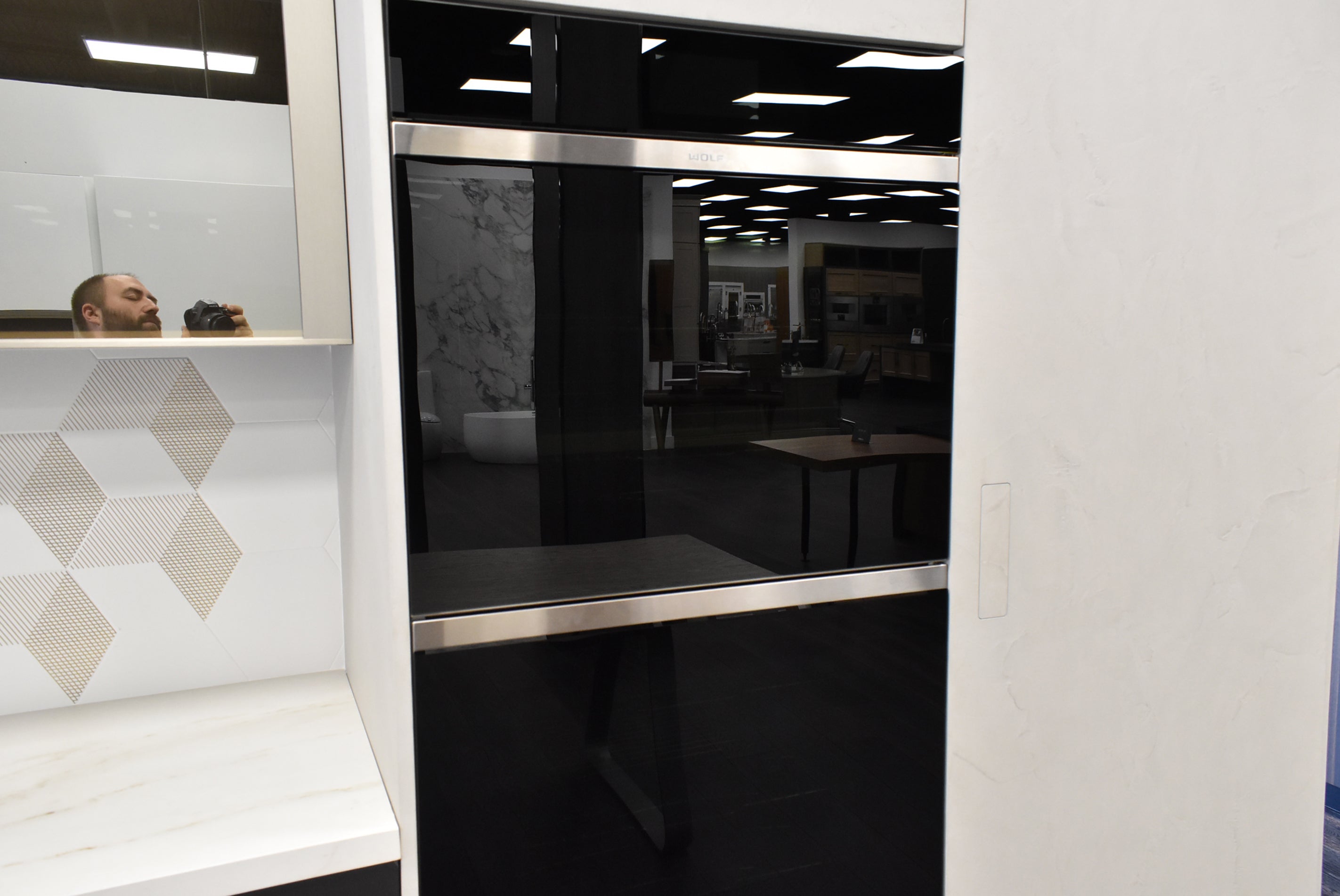 Composit Celine White Modern Showroom Display Kitchen