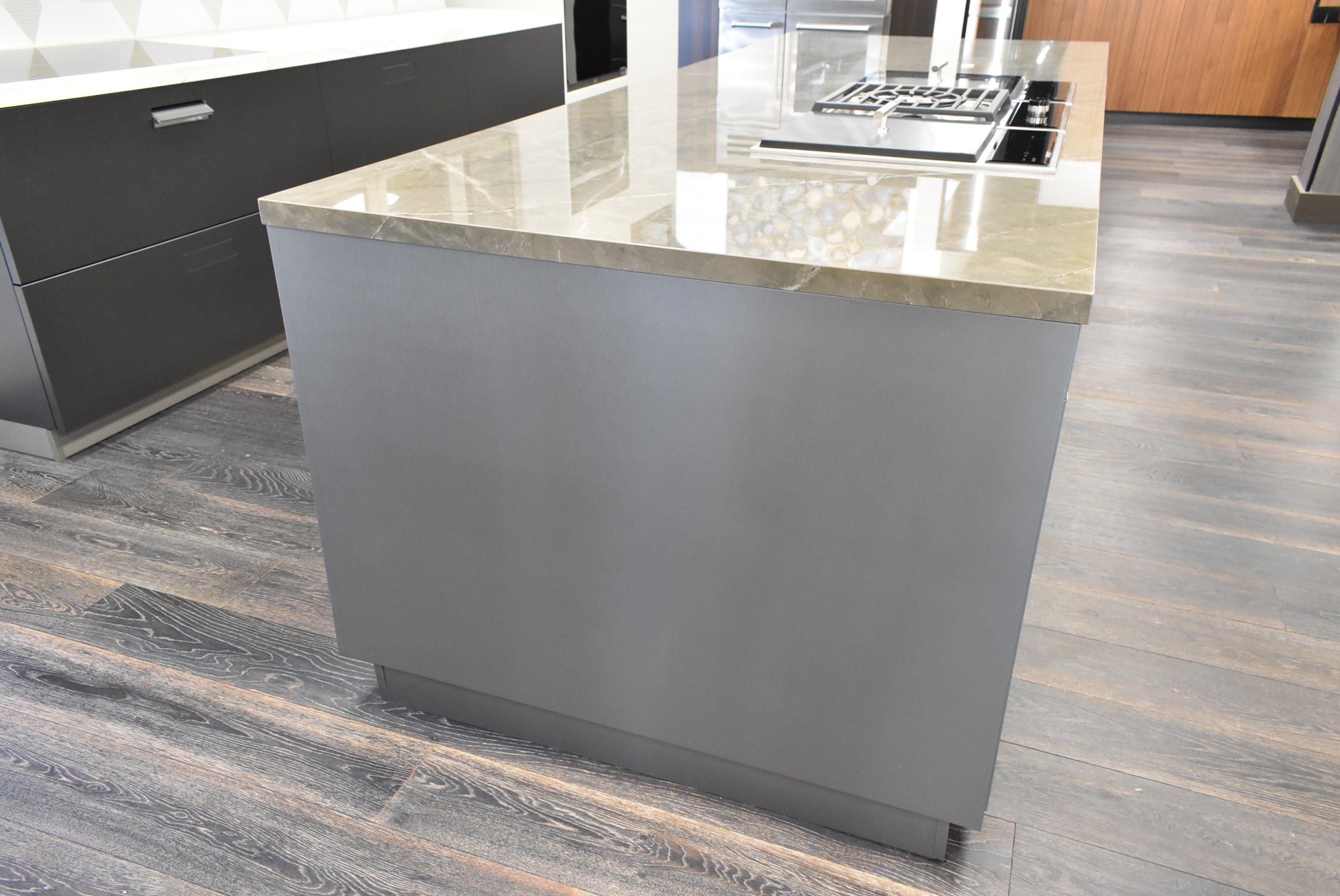 Composit Celine White Modern Showroom Display Kitchen