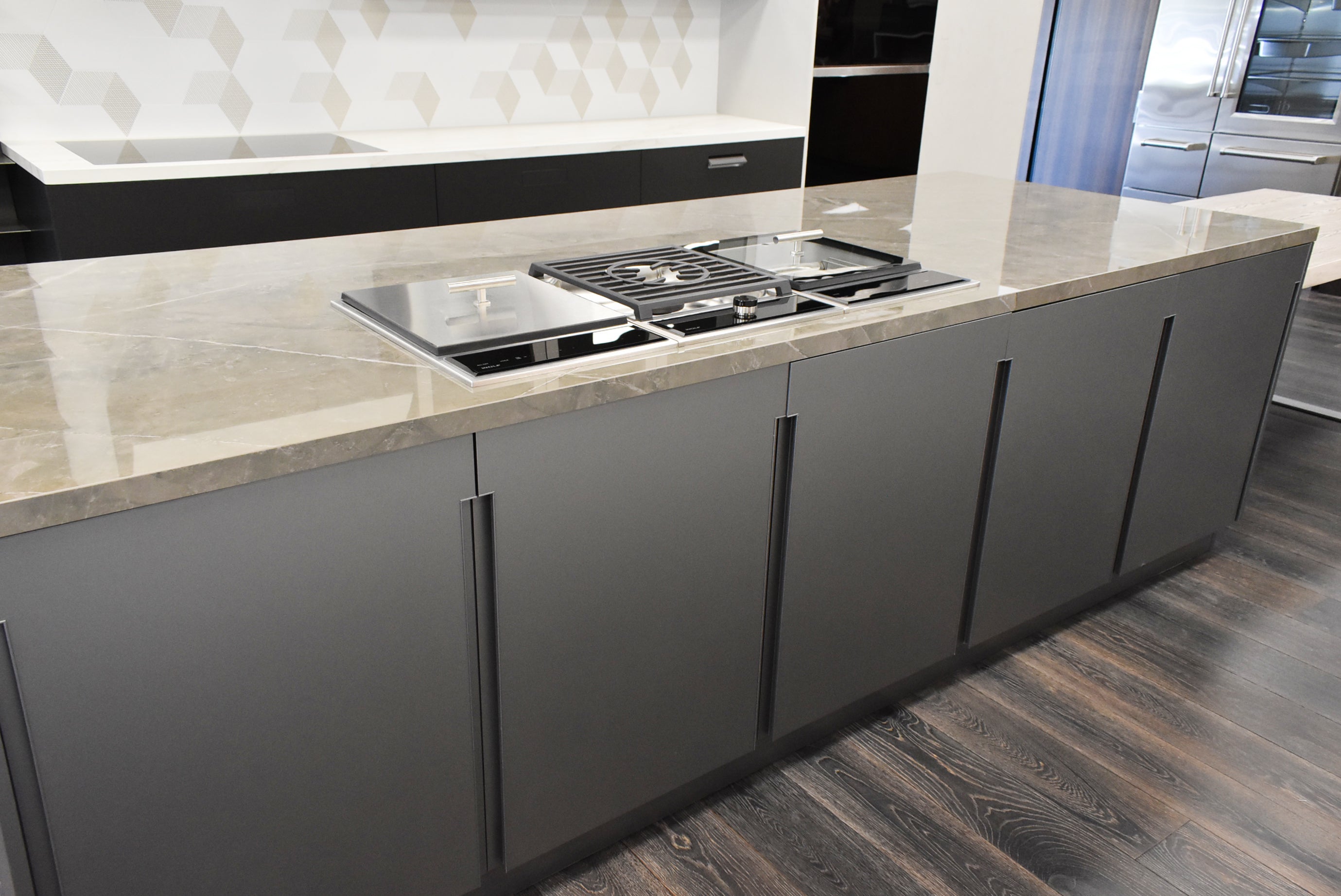 Composit Celine White Modern Showroom Display Kitchen