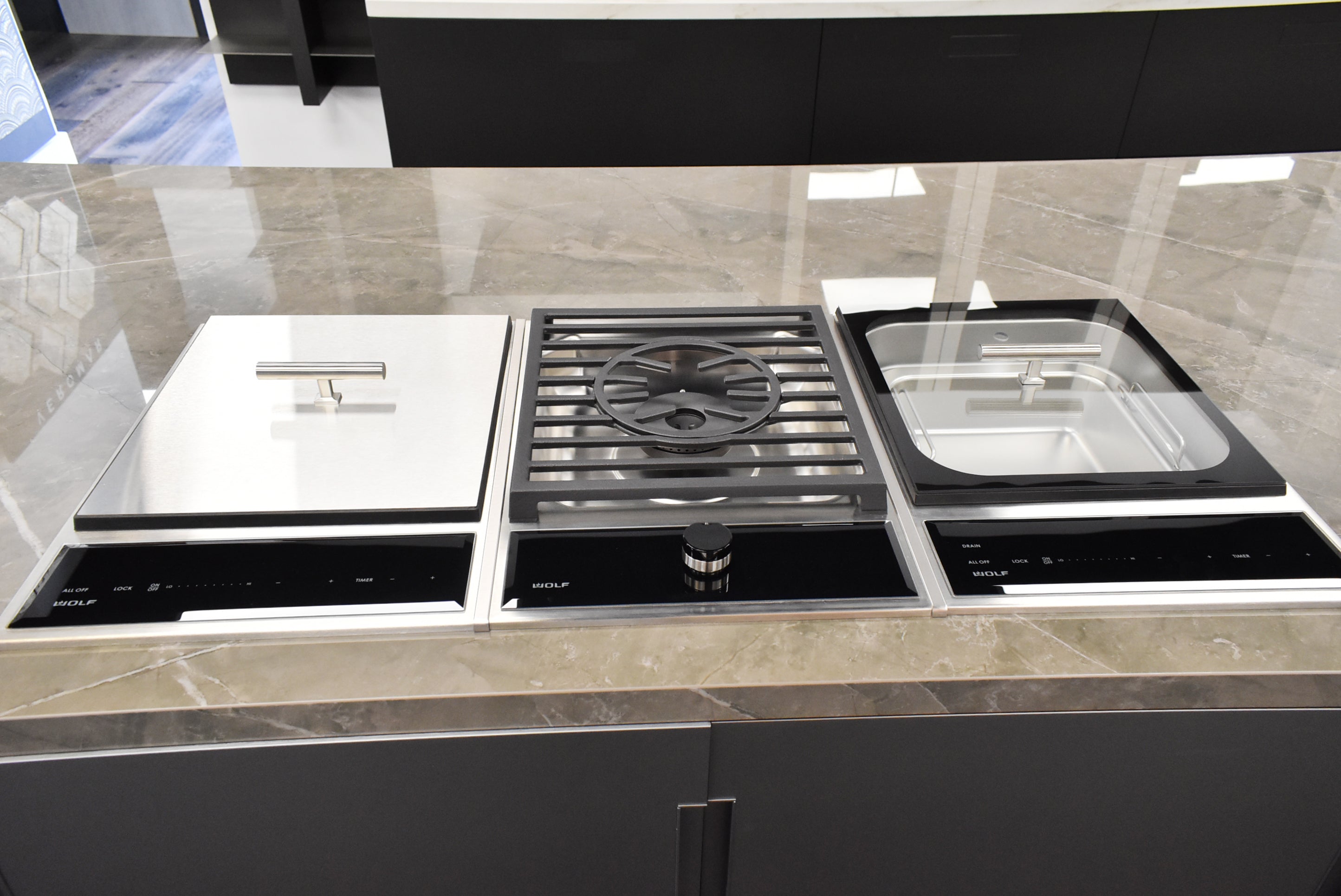 Composit Celine White Modern Showroom Display Kitchen