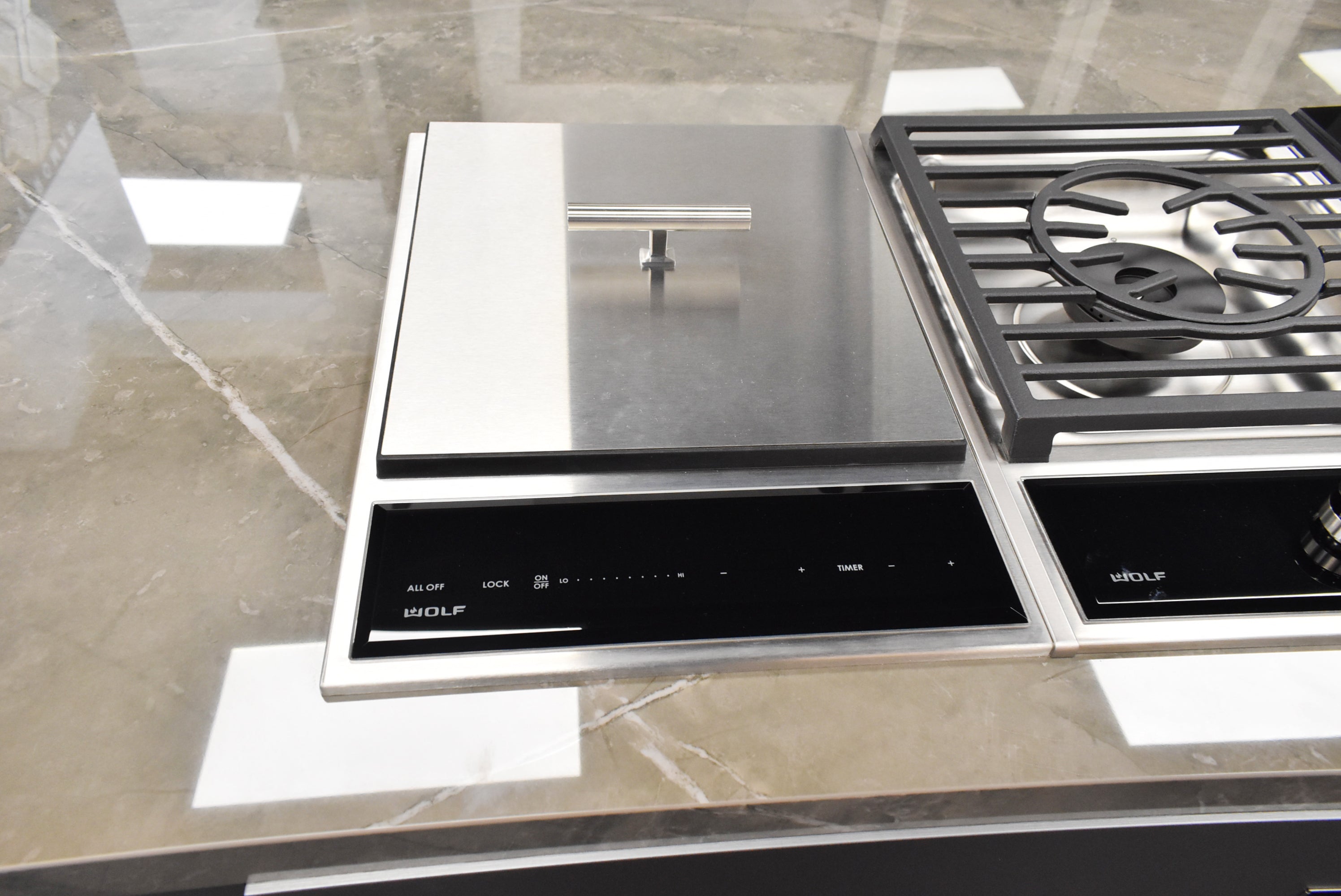 Composit Celine White Modern Showroom Display Kitchen