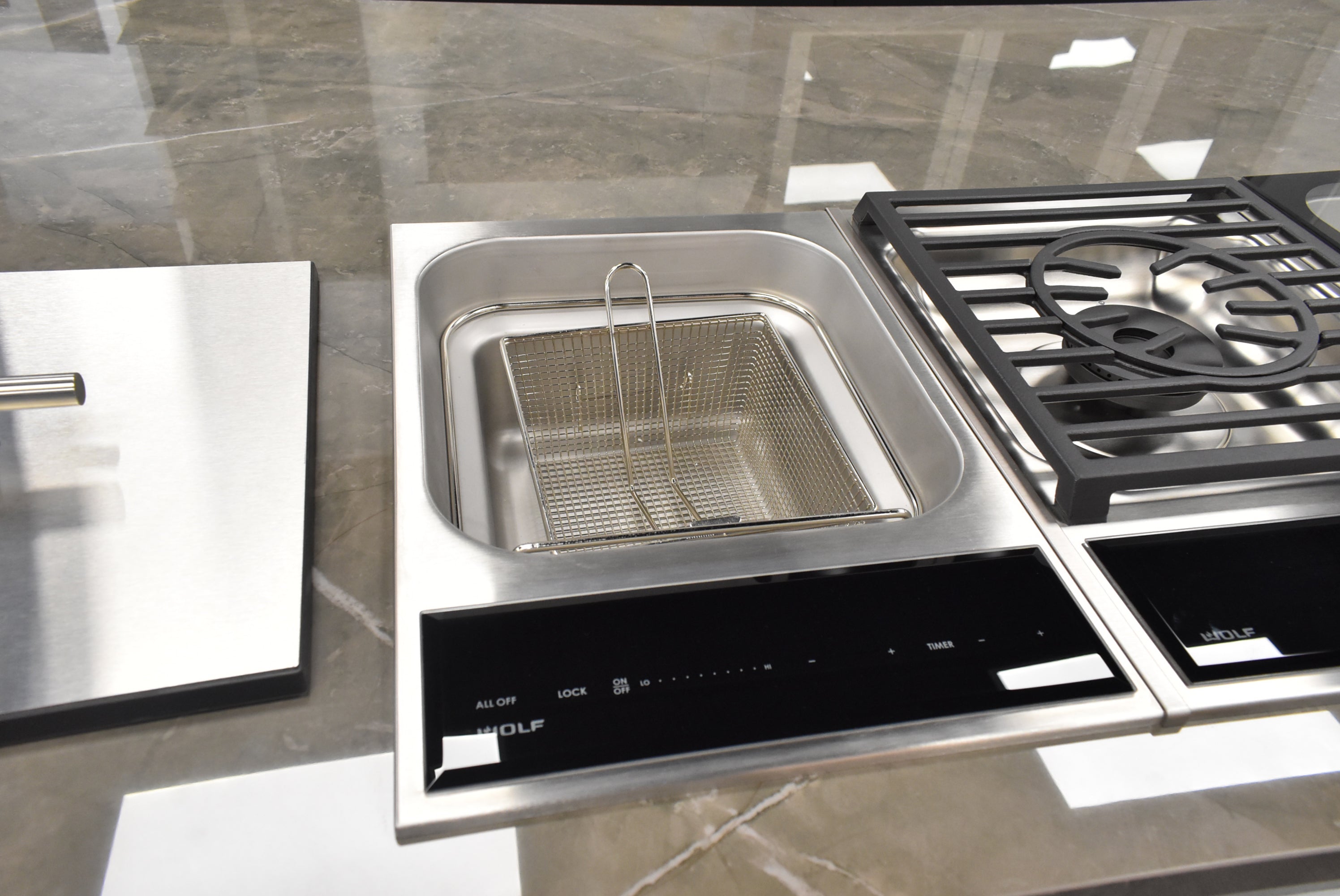 Composit Celine White Modern Showroom Display Kitchen