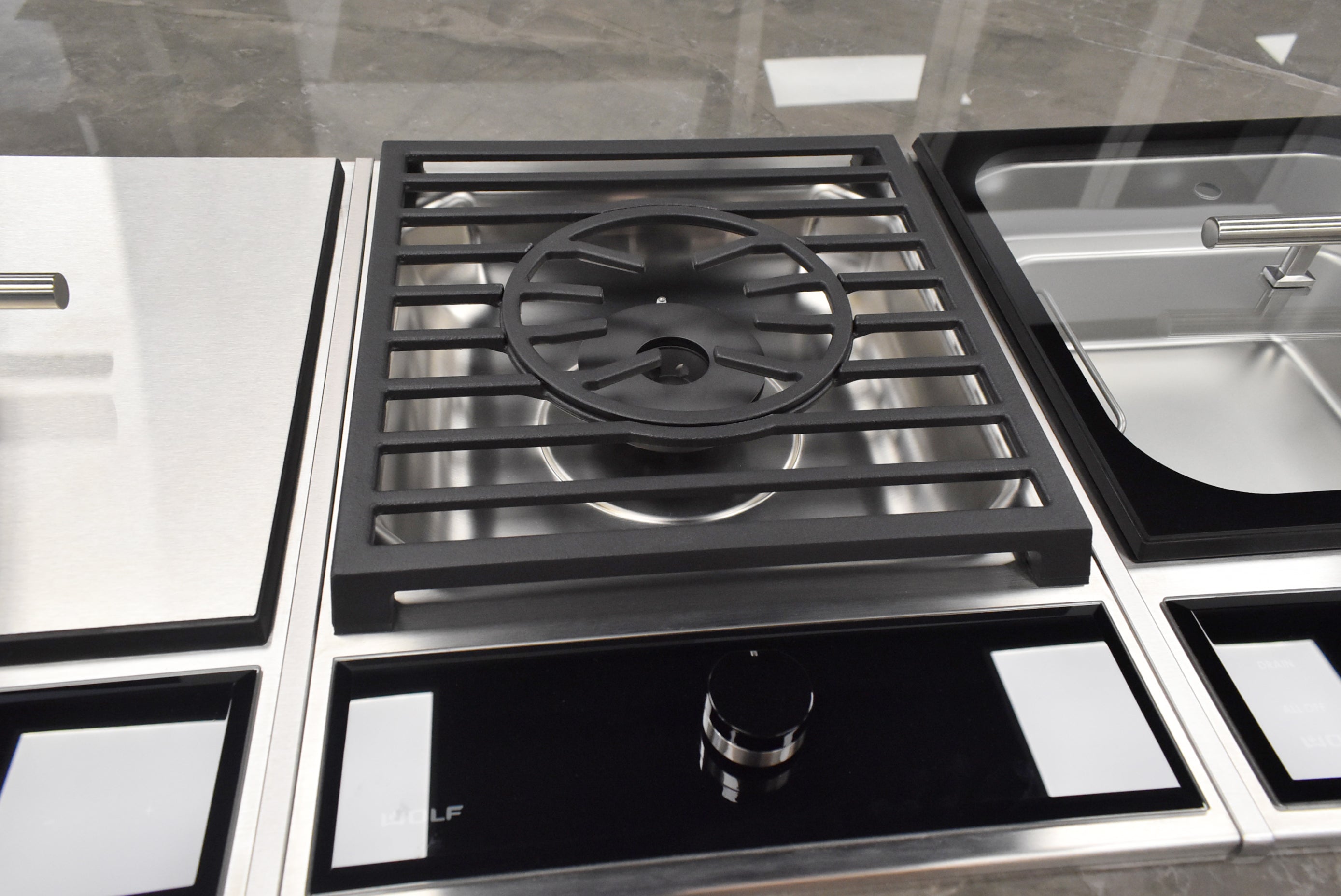 Composit Celine White Modern Showroom Display Kitchen