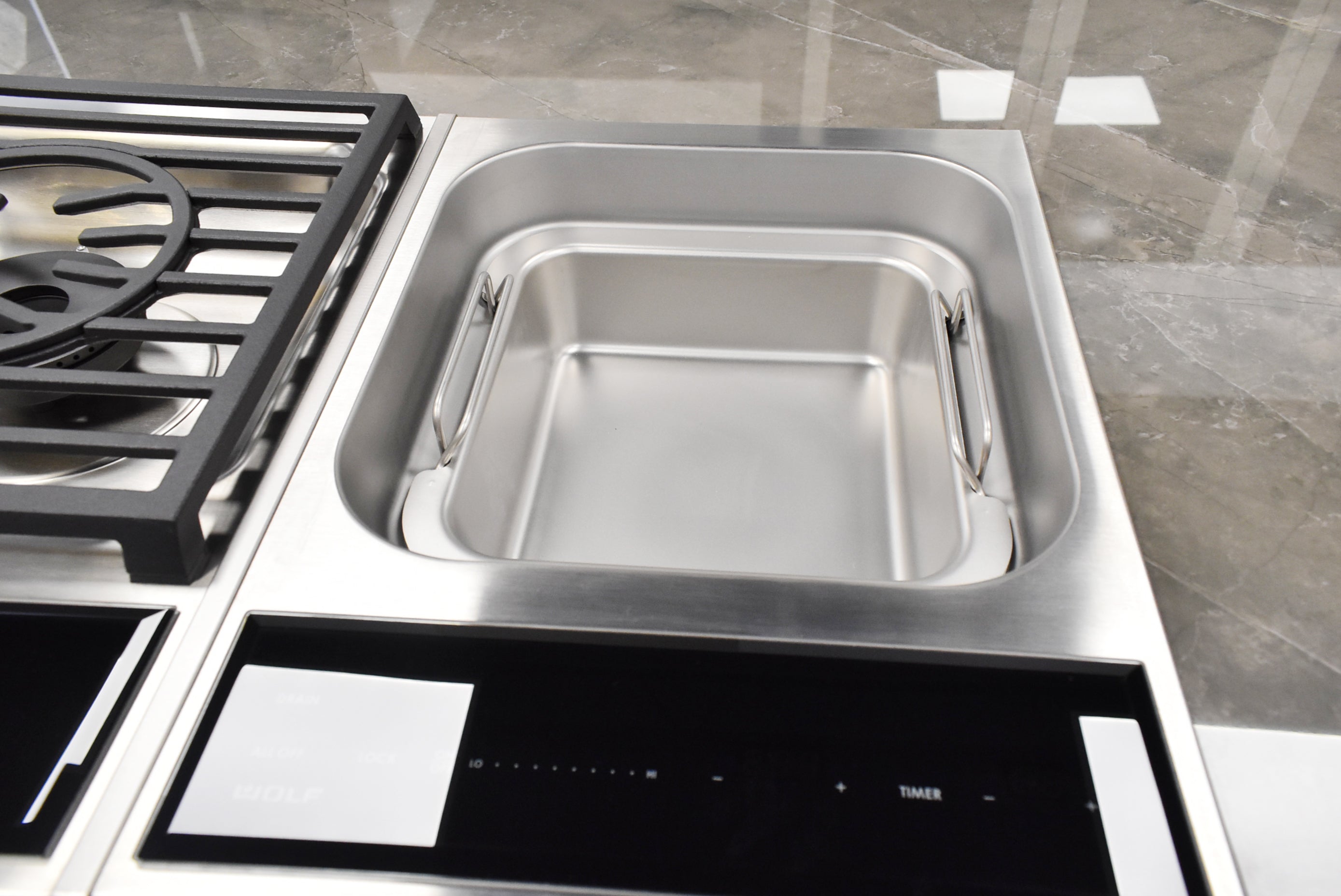 Composit Celine White Modern Showroom Display Kitchen