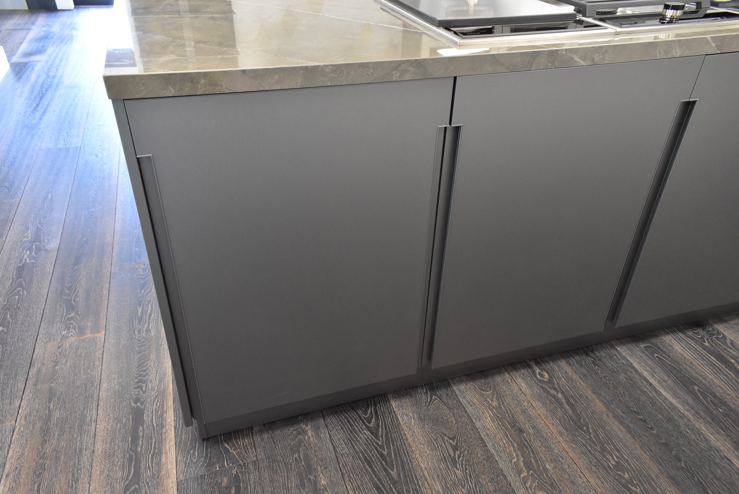 Composit Celine White Modern Showroom Display Kitchen