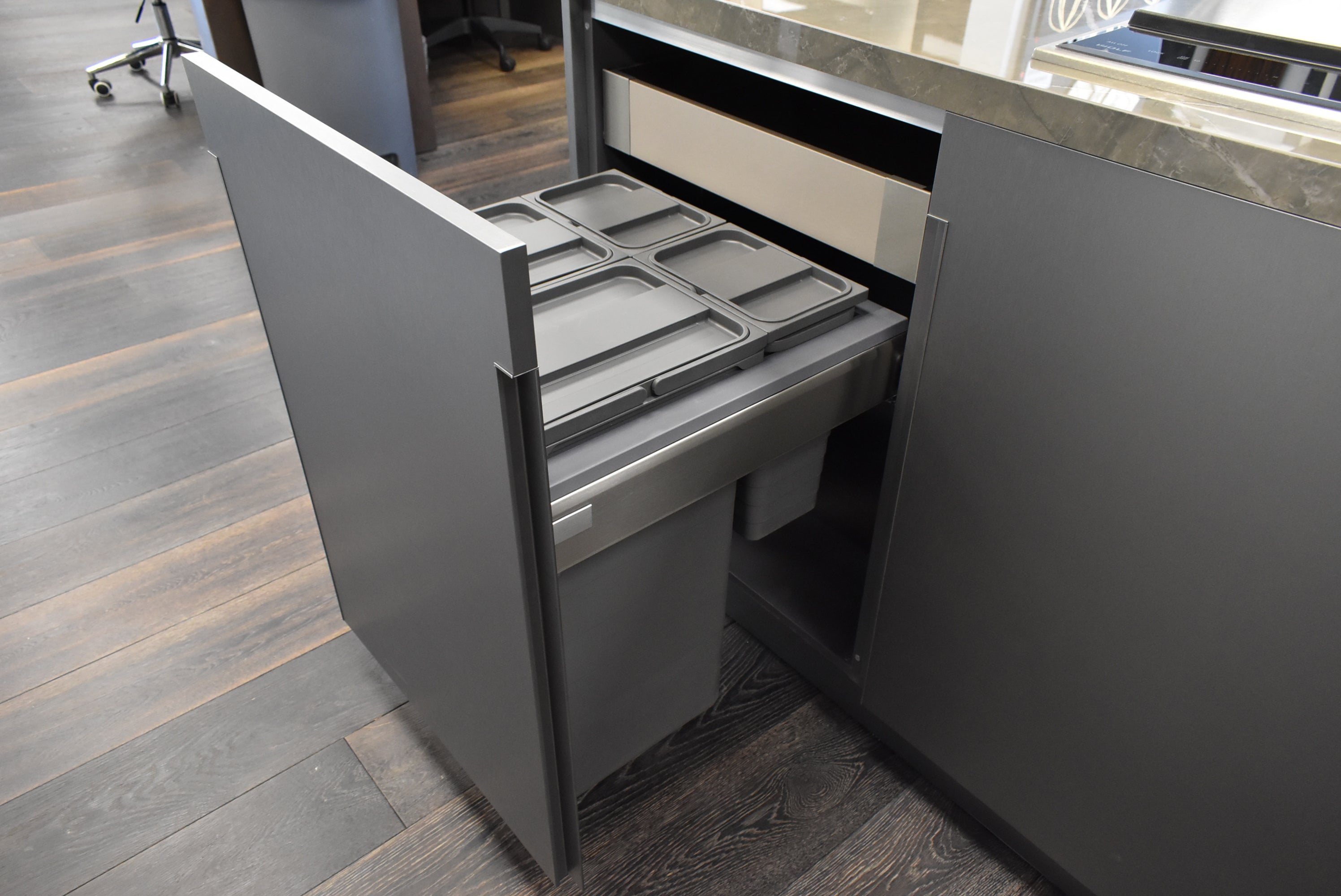 Composit Celine White Modern Showroom Display Kitchen