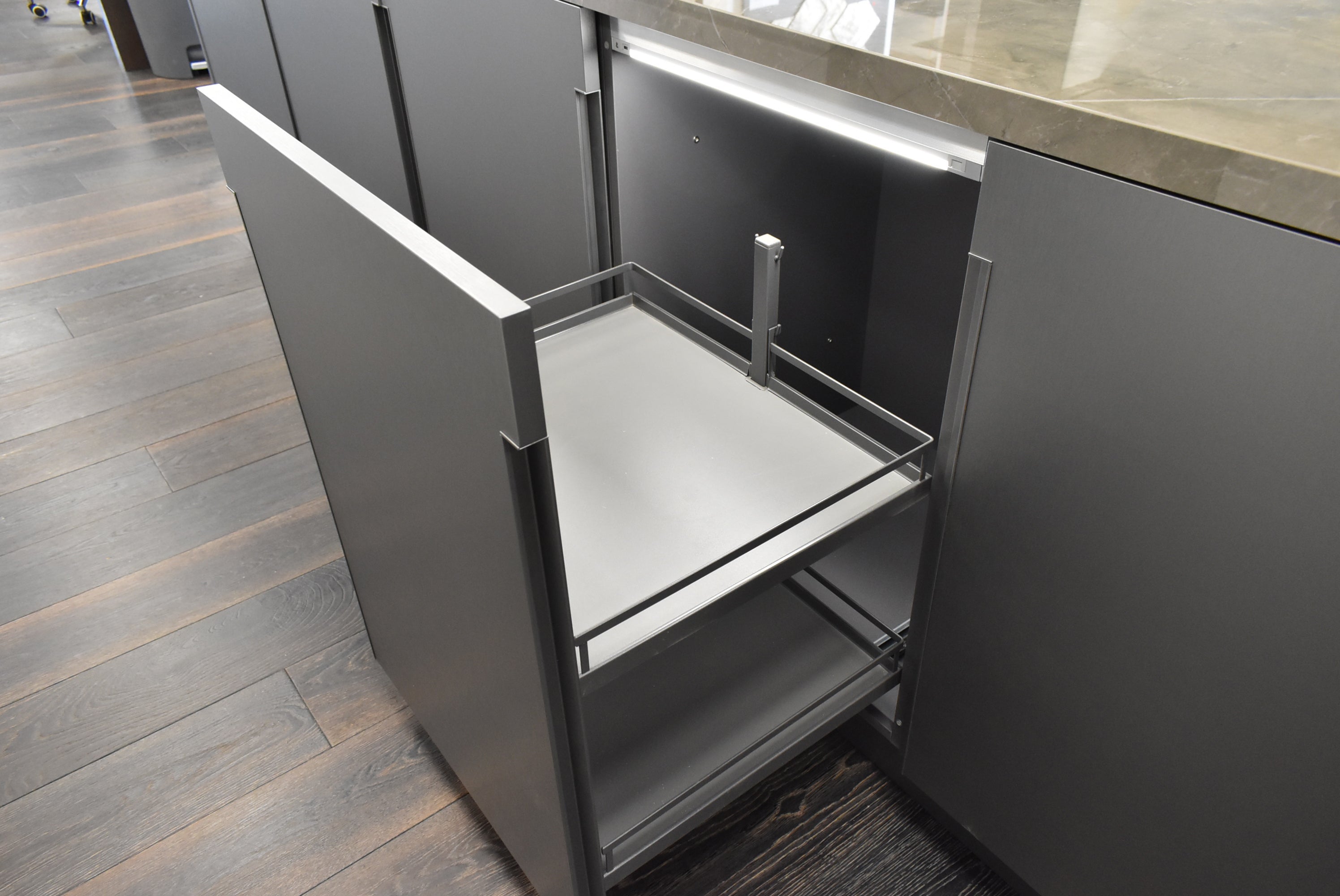 Composit Celine White Modern Showroom Display Kitchen