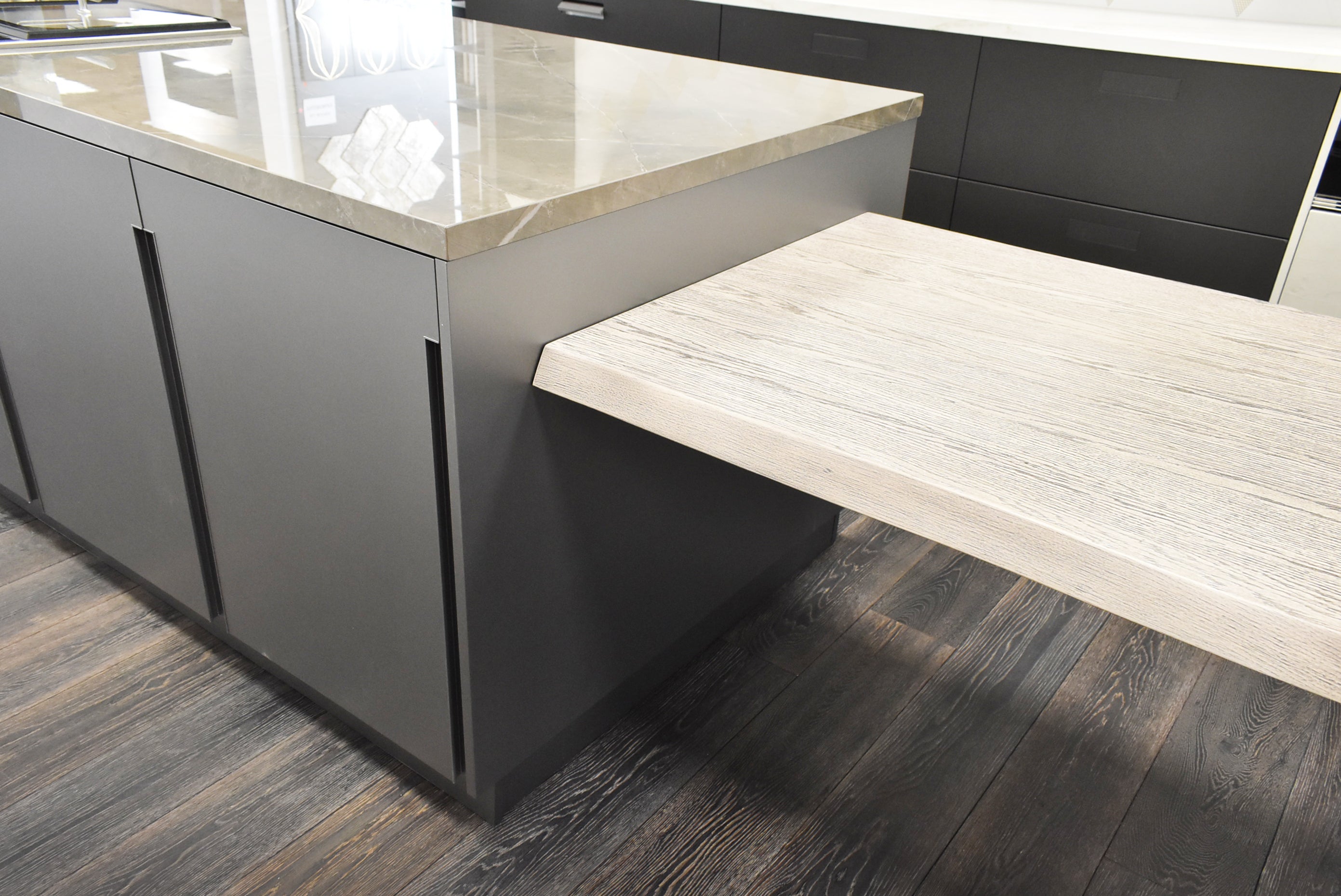 Composit Celine White Modern Showroom Display Kitchen