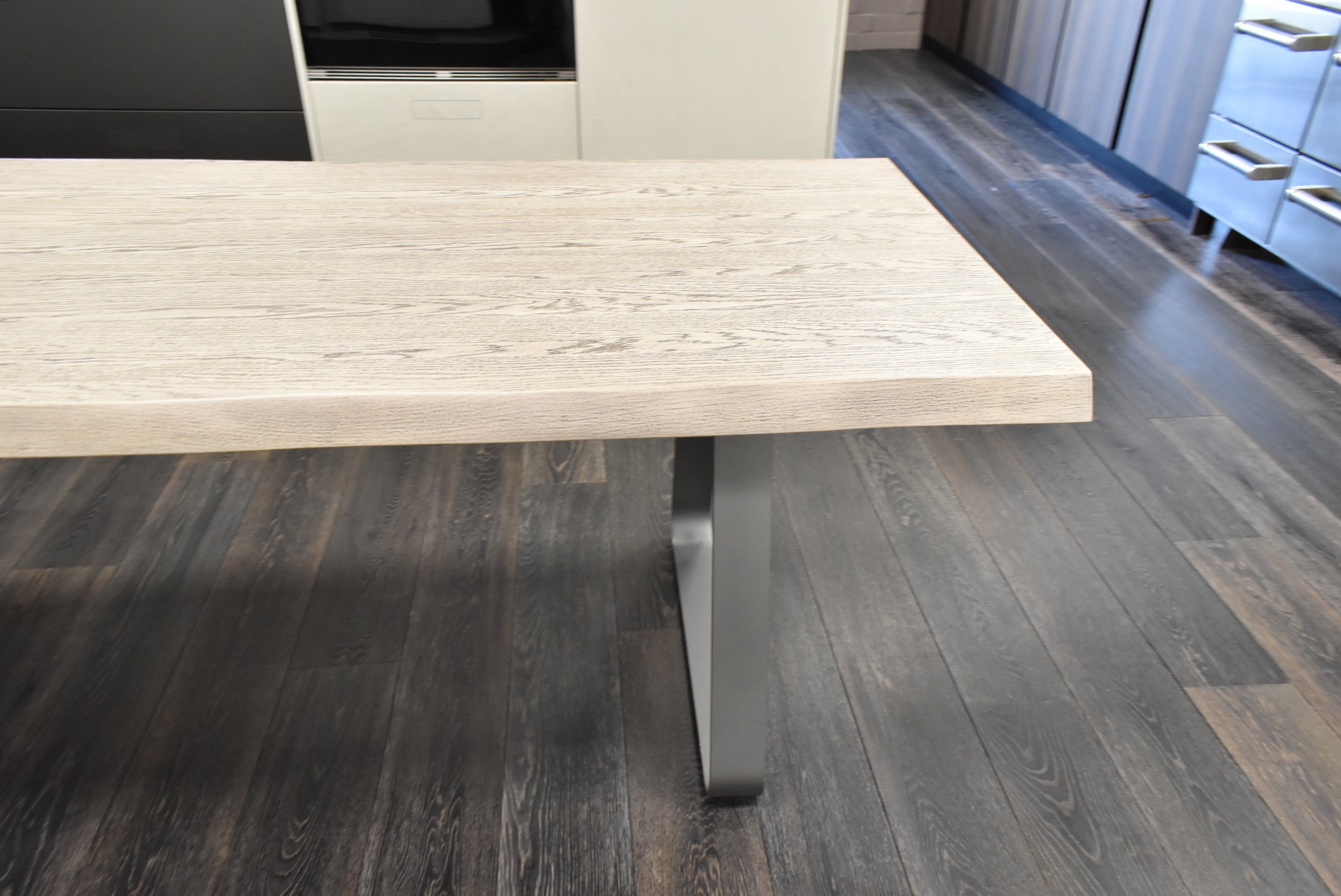 Composit Celine White Modern Showroom Display Kitchen