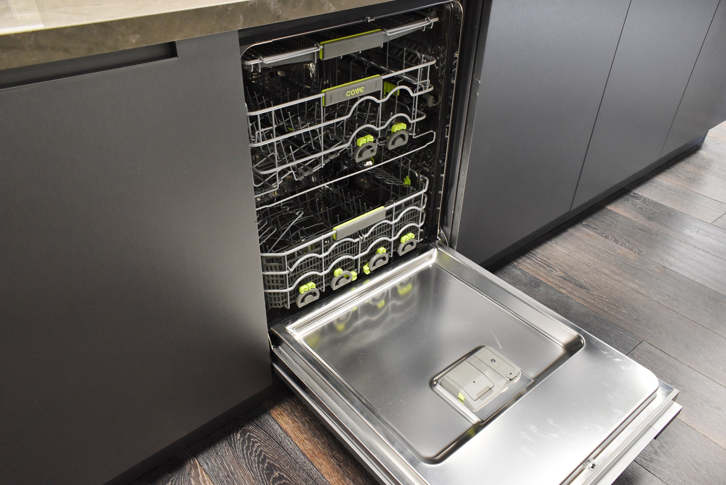 Composit Celine White Modern Showroom Display Kitchen