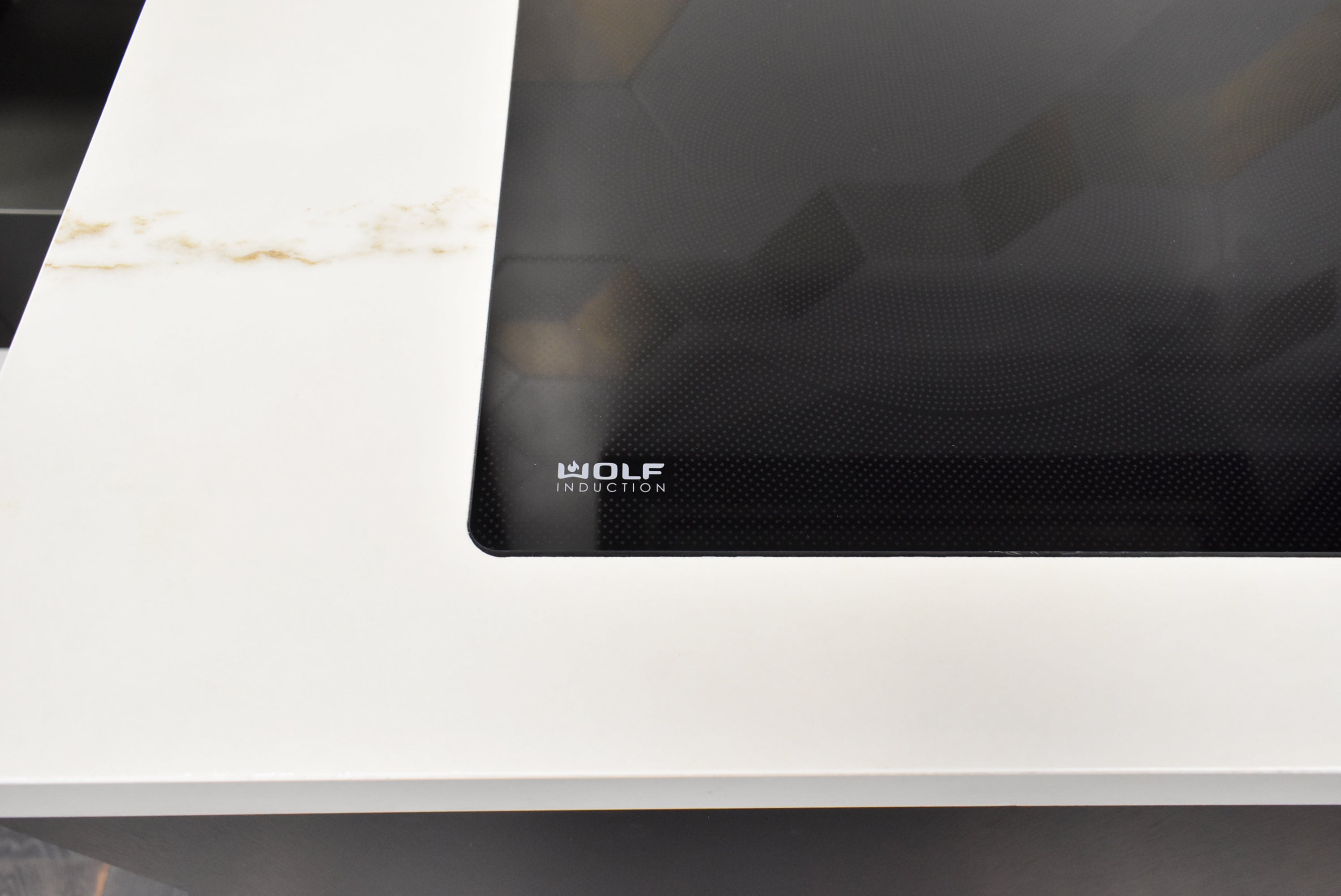 Composit Celine White Modern Showroom Display Kitchen