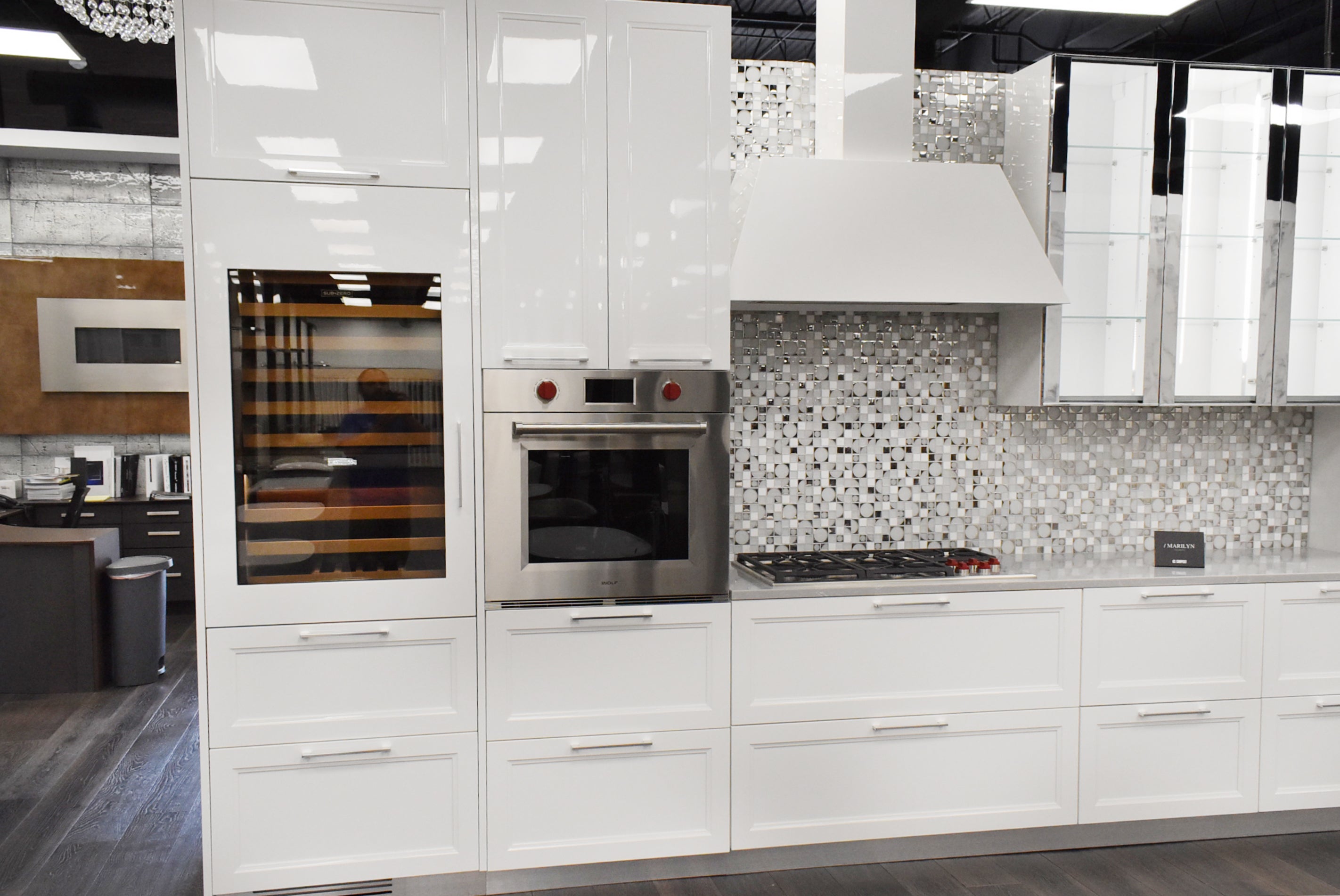 Composit Marilyn Glossy White Modern Showroom Display Kitchen