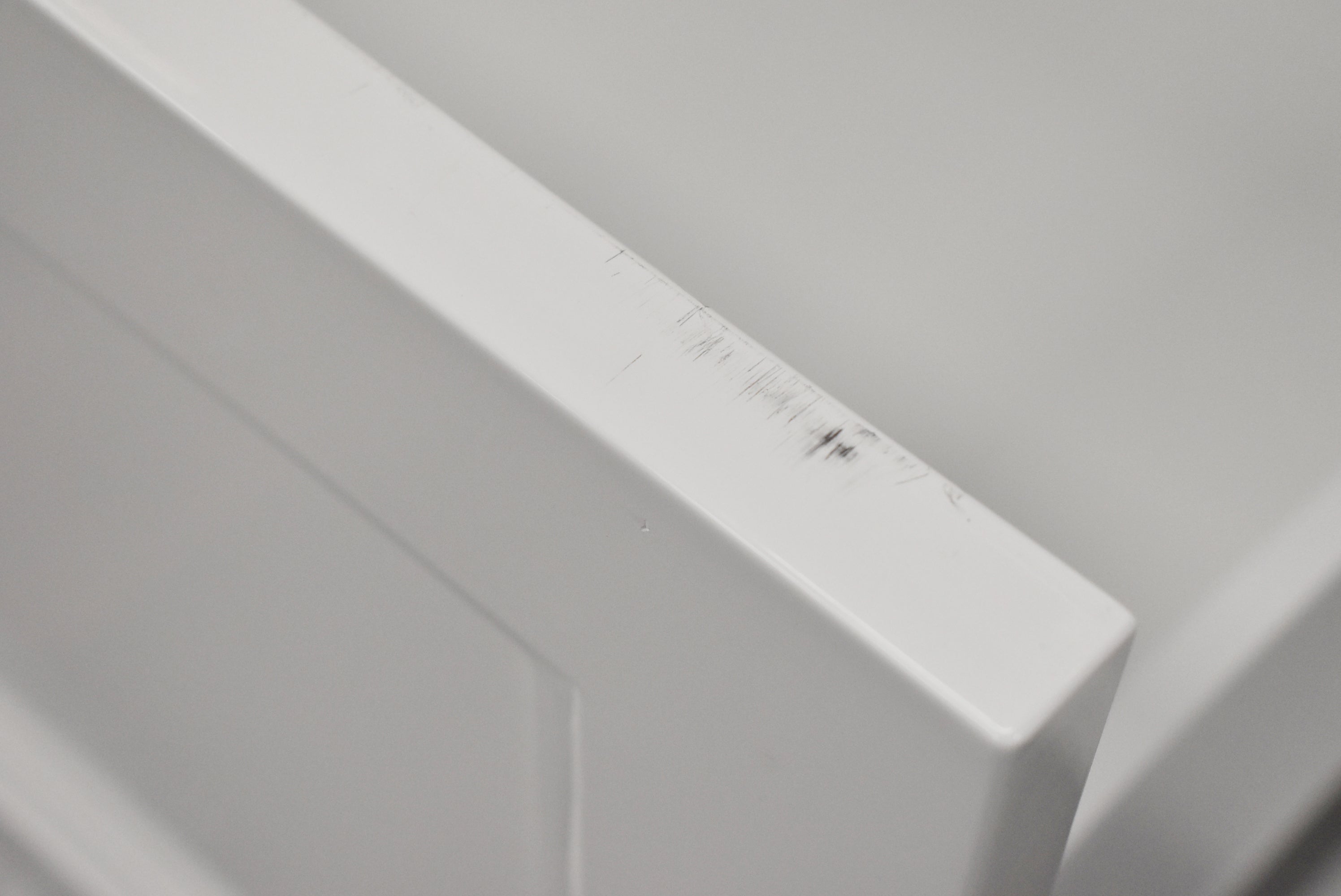 Composit Marilyn Glossy White Modern Showroom Display Kitchen