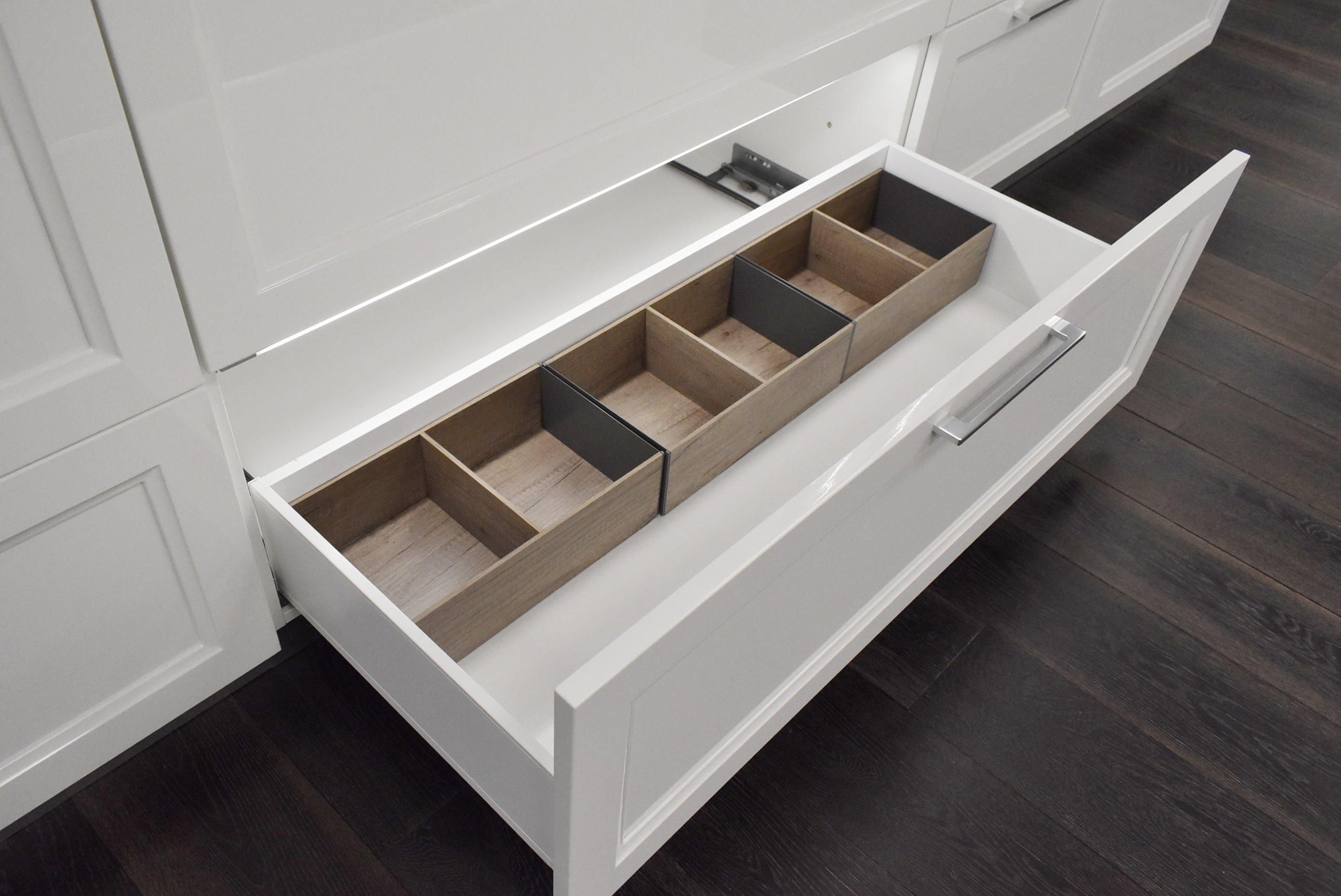 Composit Marilyn Glossy White Modern Showroom Display Kitchen