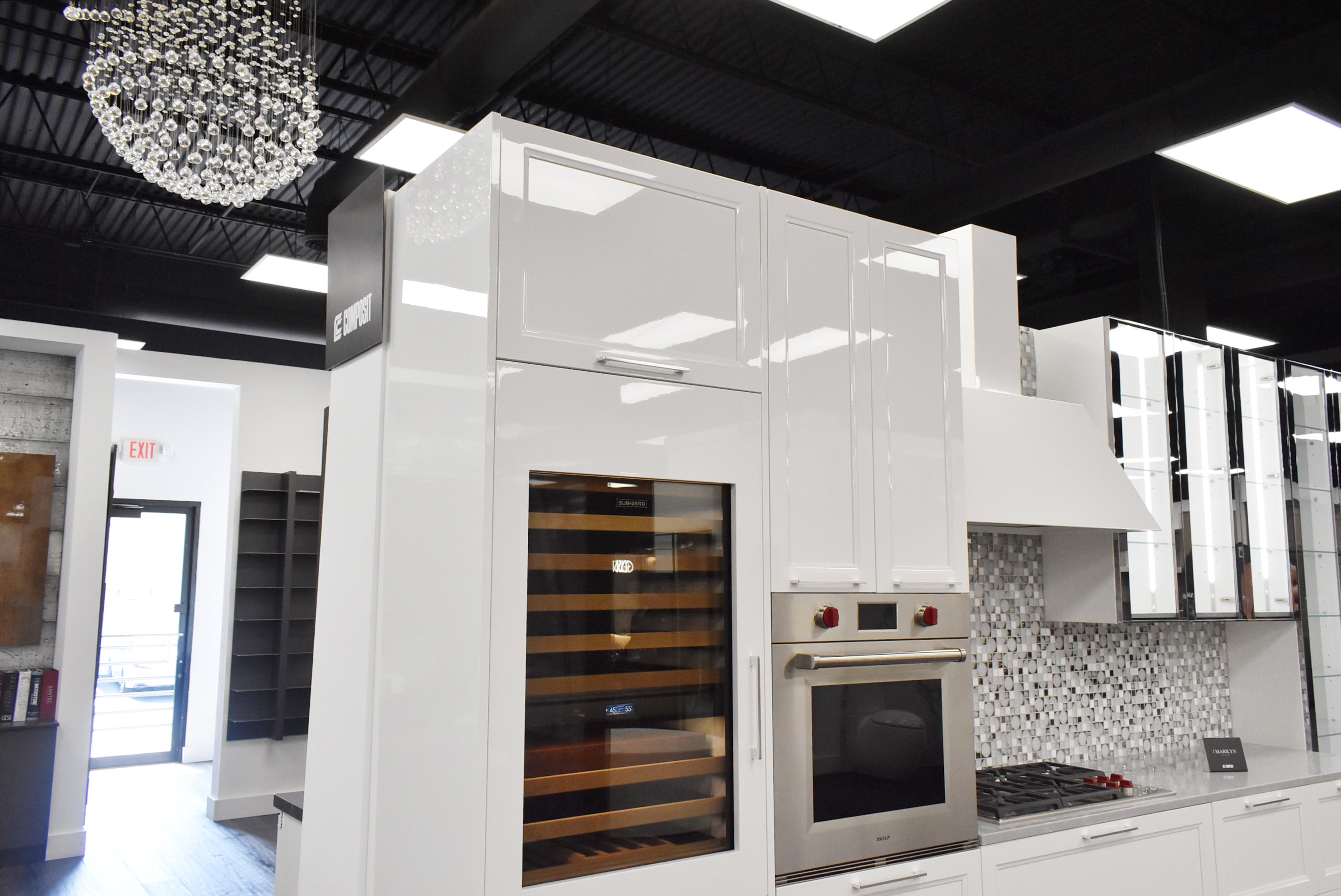 Composit Marilyn Glossy White Modern Showroom Display Kitchen