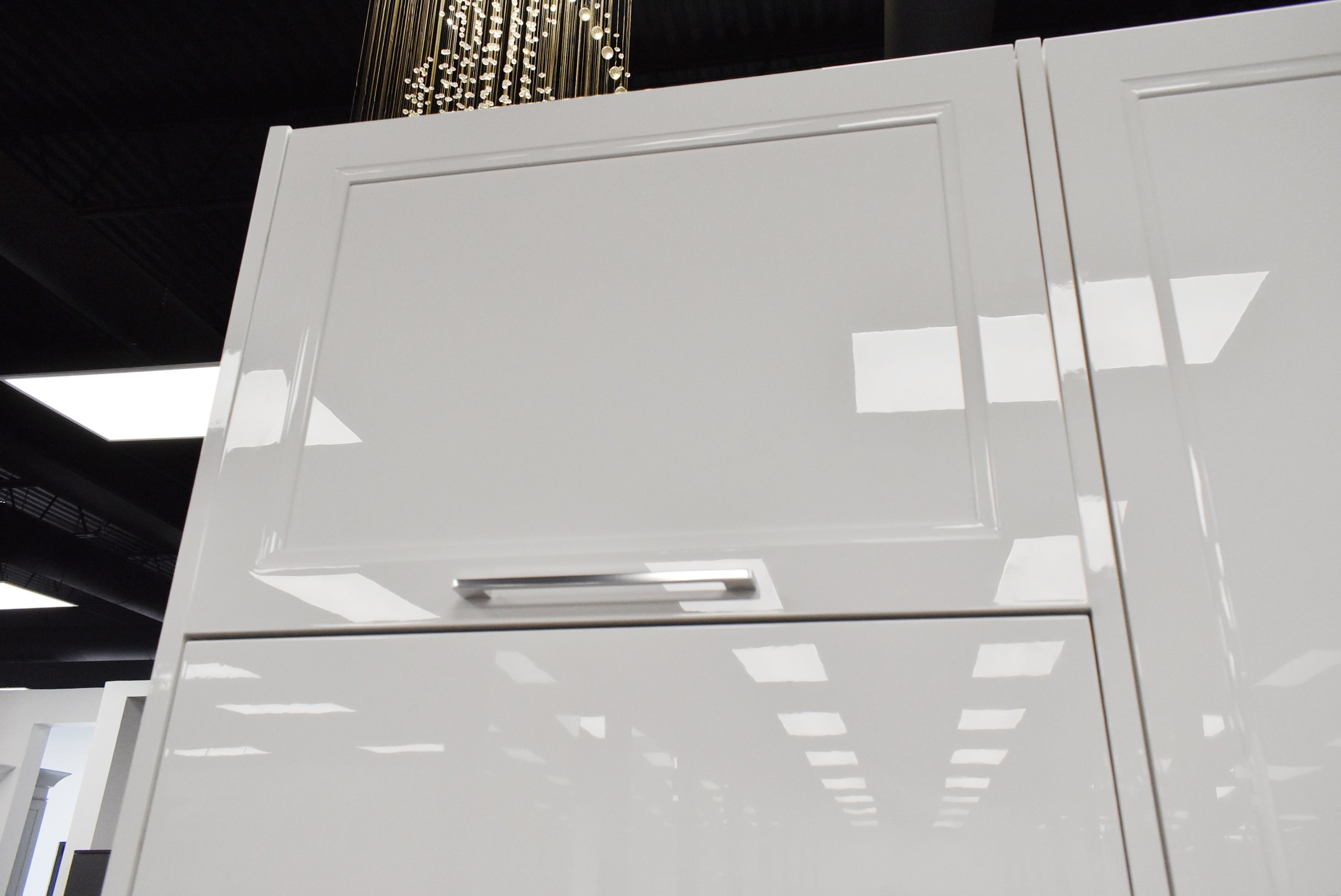 Composit Marilyn Glossy White Modern Showroom Display Kitchen