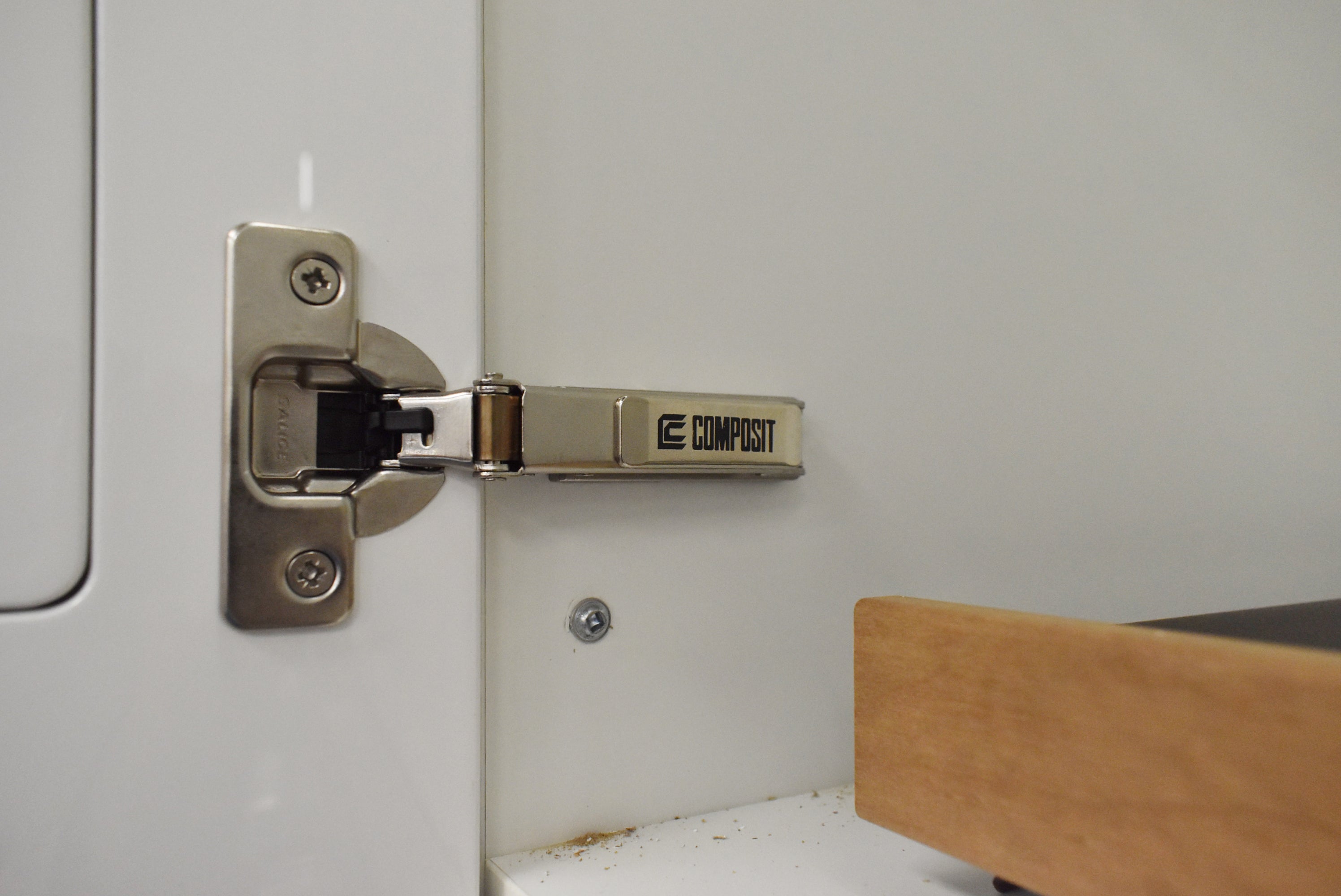 Composit Marilyn Glossy White Modern Showroom Display Kitchen