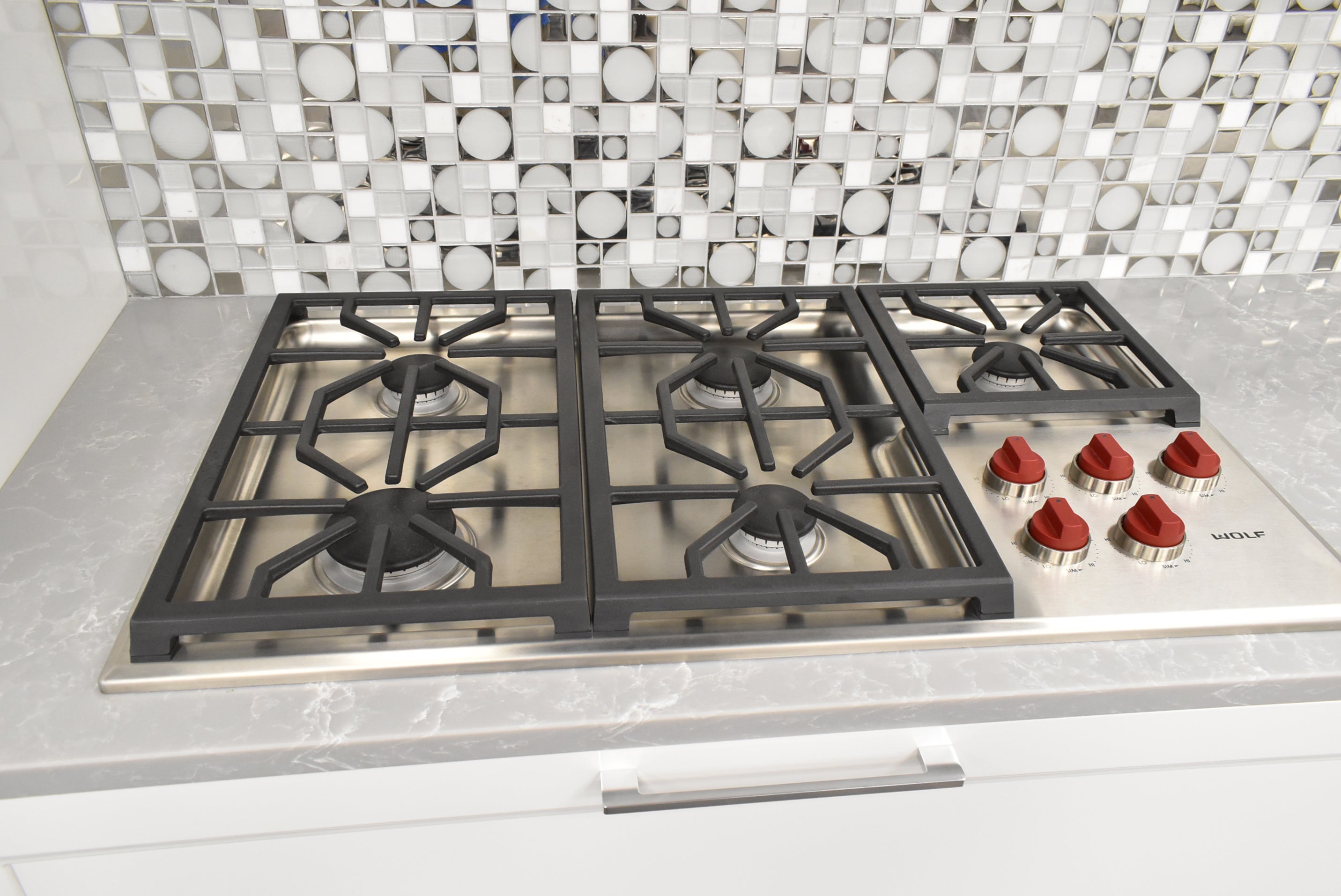 Composit Marilyn Glossy White Modern Showroom Display Kitchen