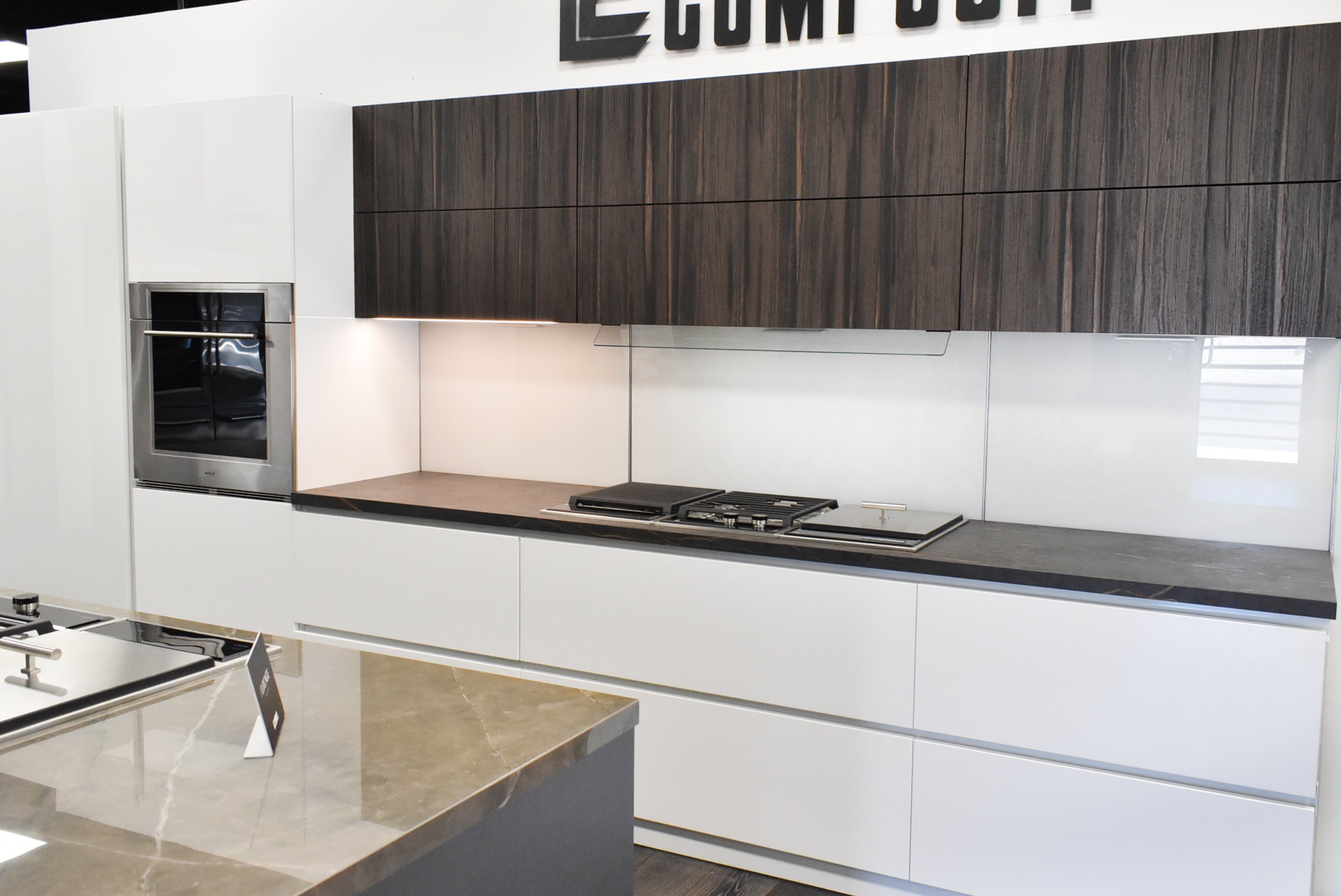 Composit Linea White Modern Showroom Display Kitchen