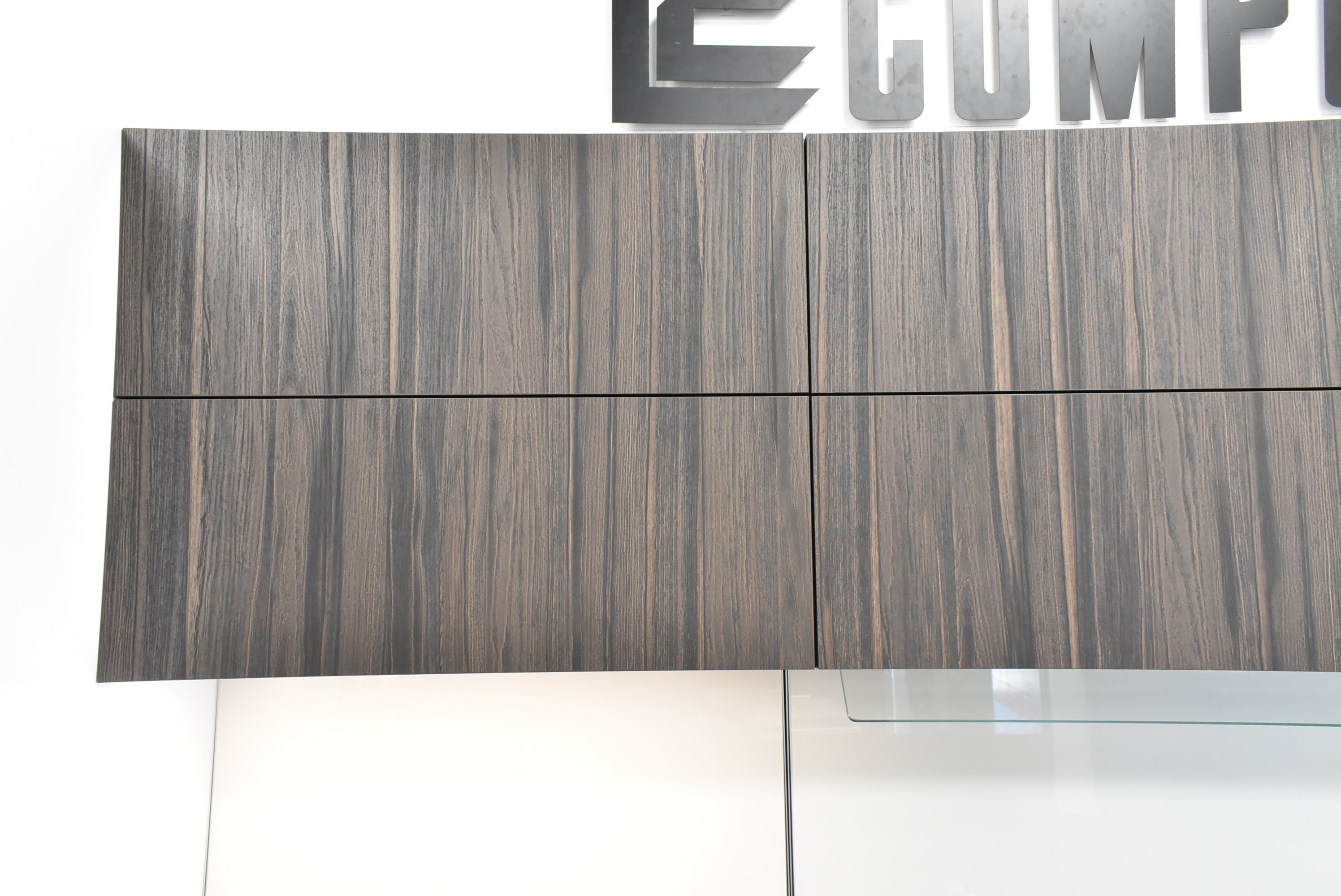 Composit Linea White Modern Showroom Display Kitchen