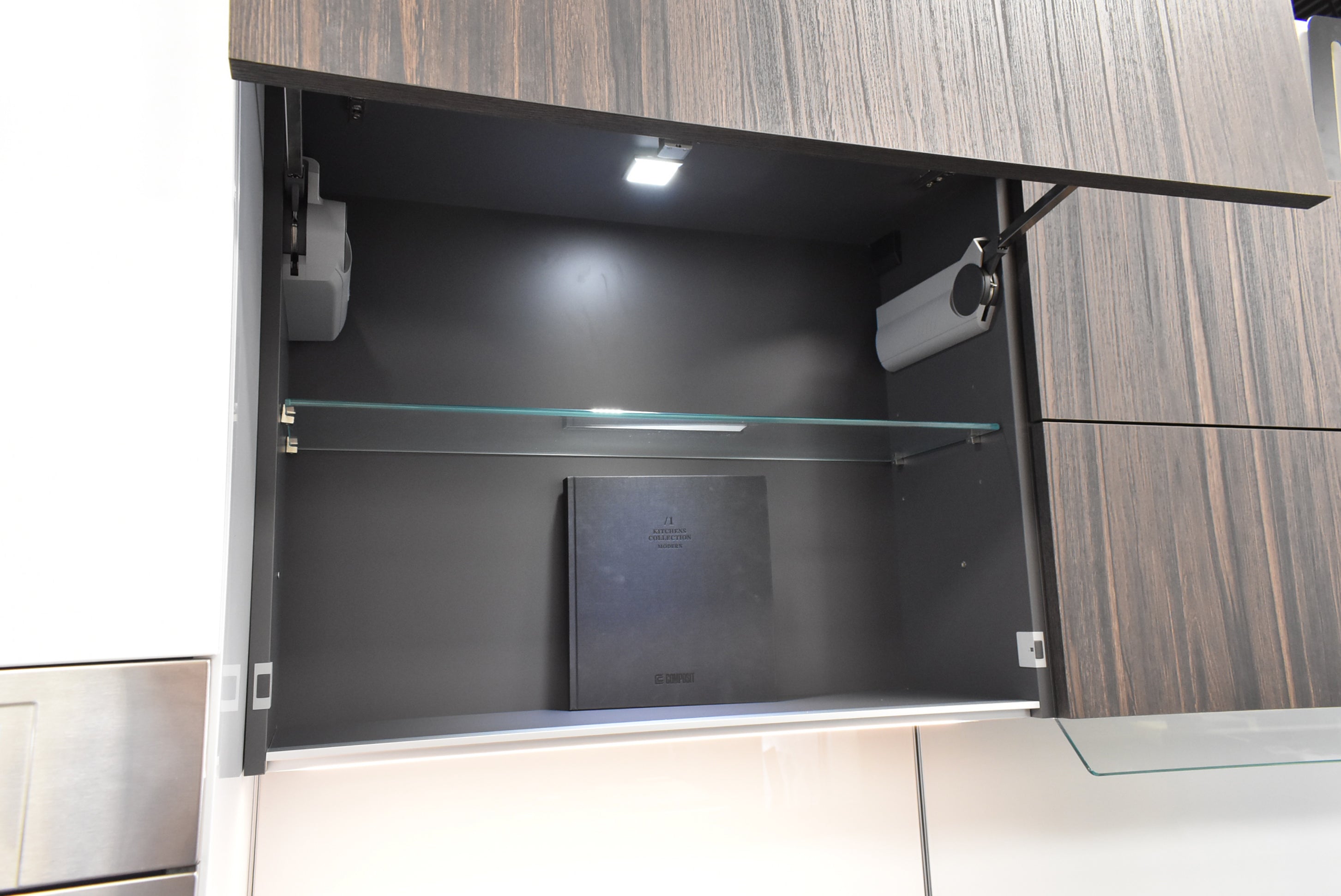 Composit Linea White Modern Showroom Display Kitchen