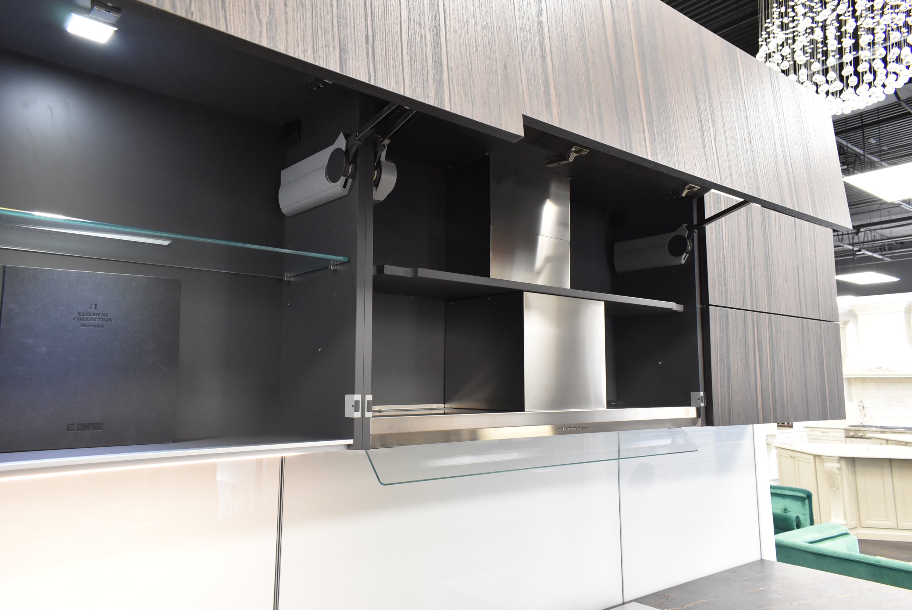 Composit Linea White Modern Showroom Display Kitchen