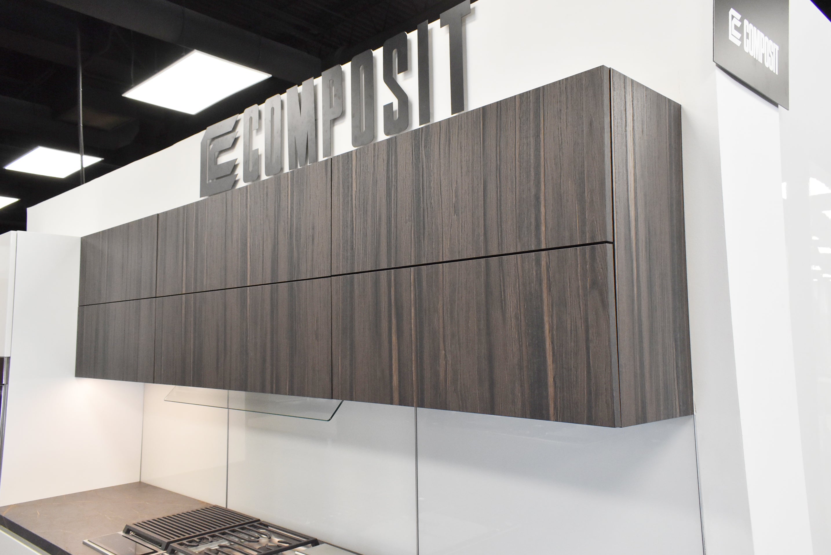 Composit Linea White Modern Showroom Display Kitchen