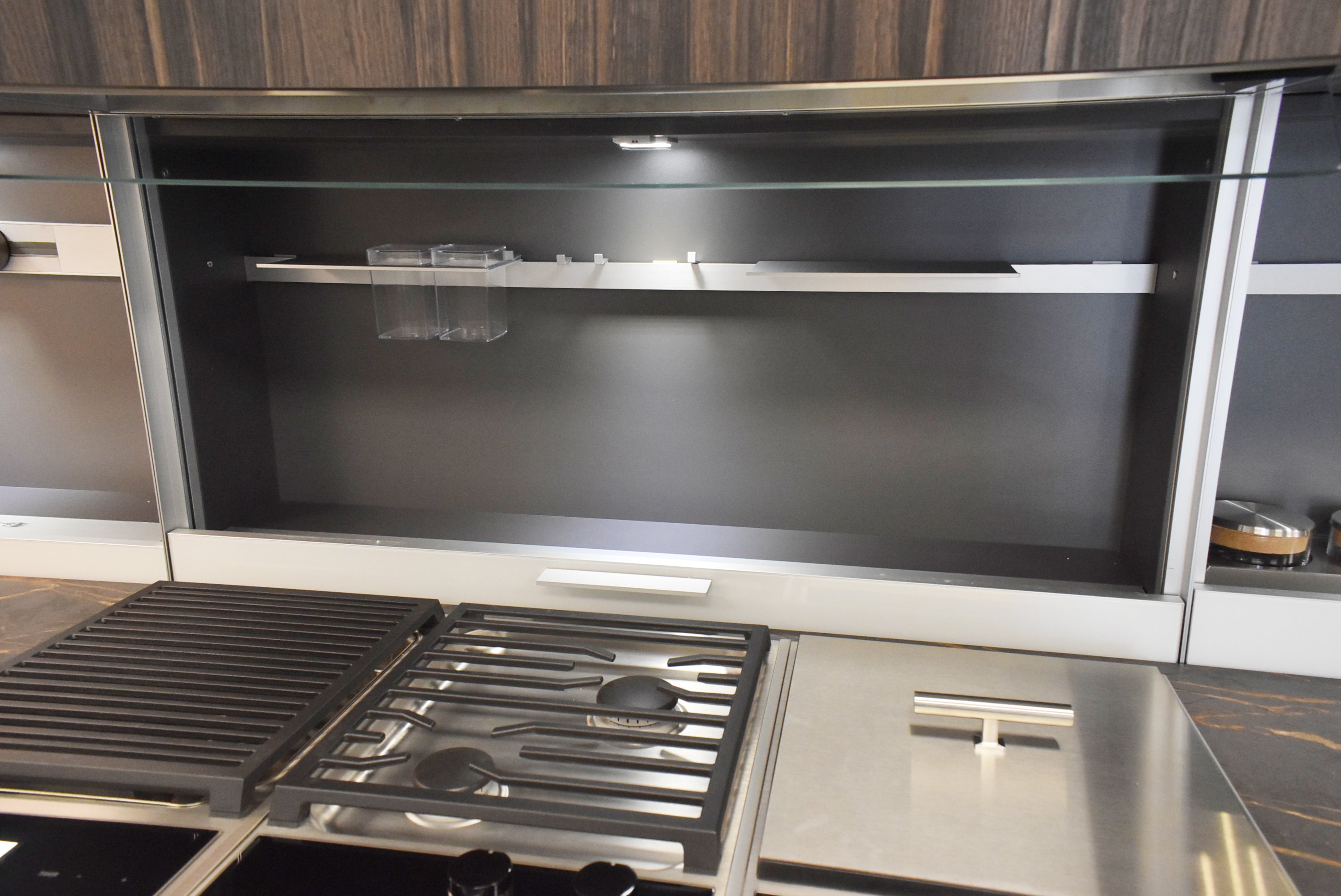 Composit Linea White Modern Showroom Display Kitchen