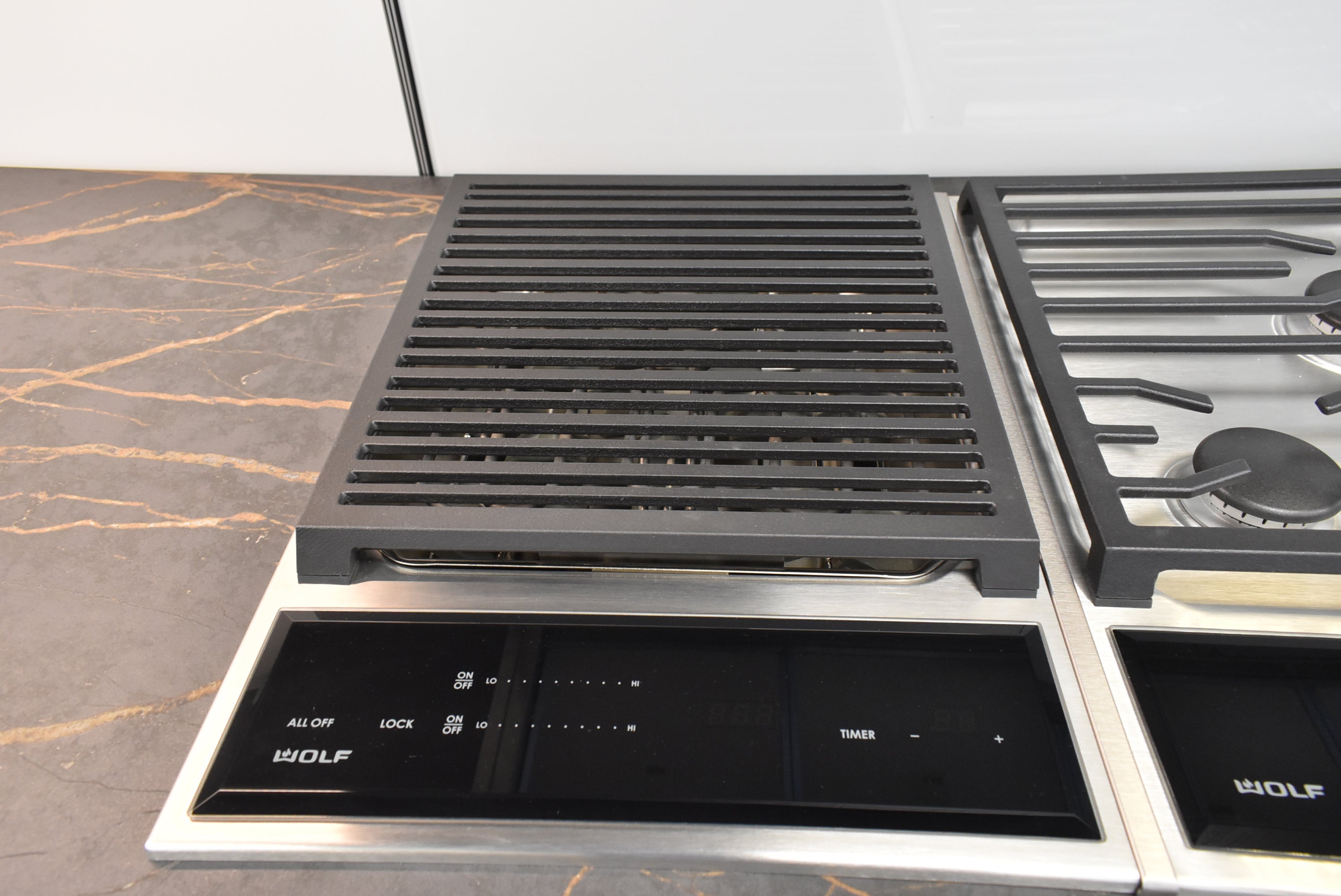 Composit Linea White Modern Showroom Display Kitchen