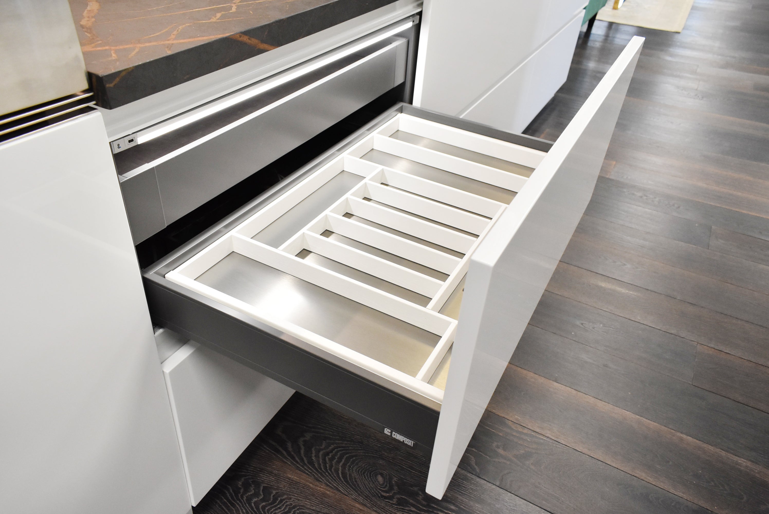 Composit Linea White Modern Showroom Display Kitchen